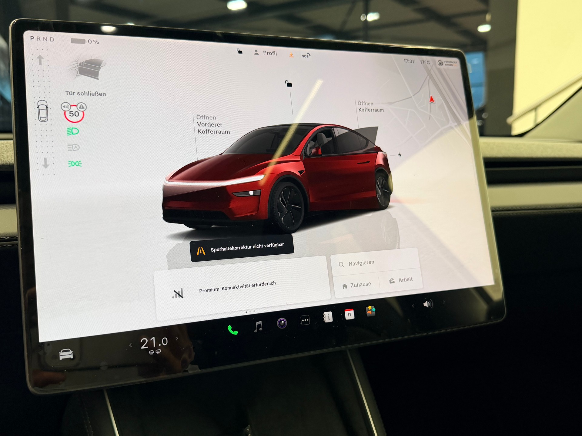 TESLA Model Y Long Range Premium AWD-image-22