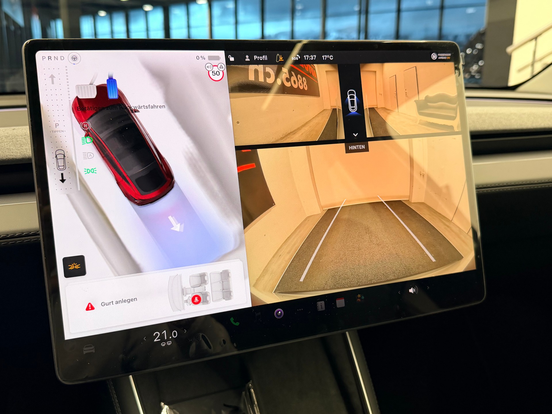 TESLA Model Y Long Range Premium AWD-image-24
