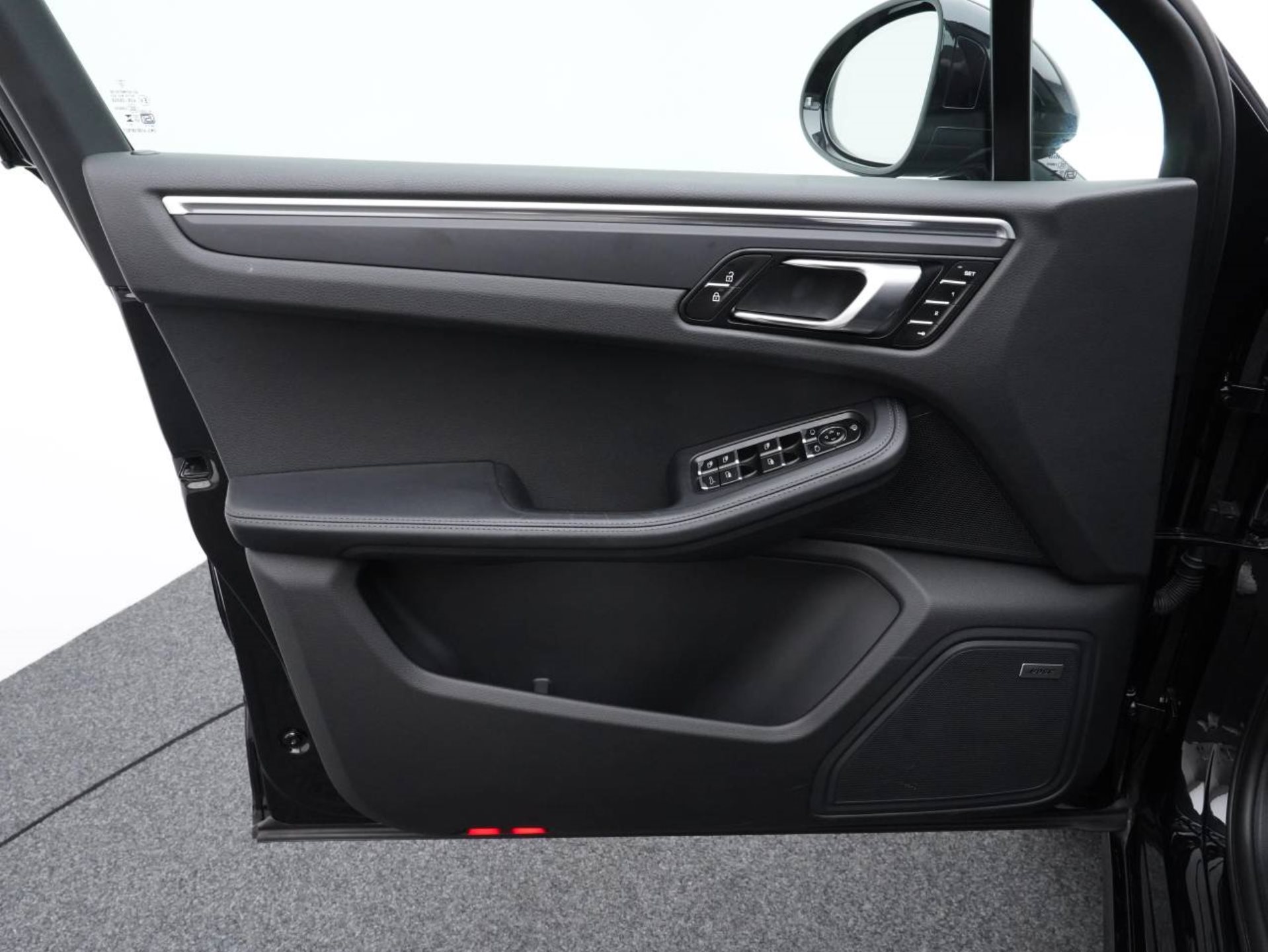 PORSCHE Macan-image-19