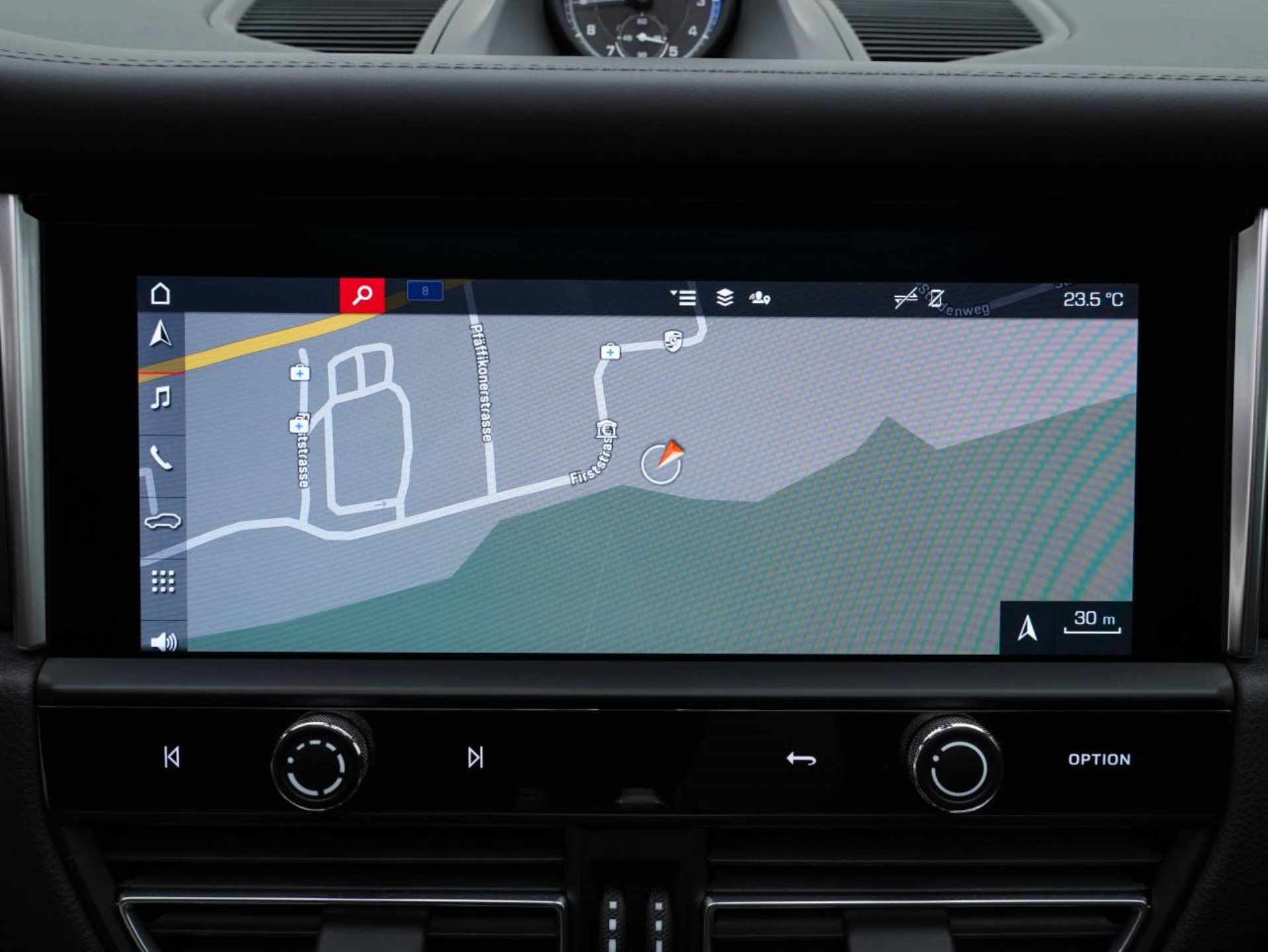 PORSCHE Macan-image-18