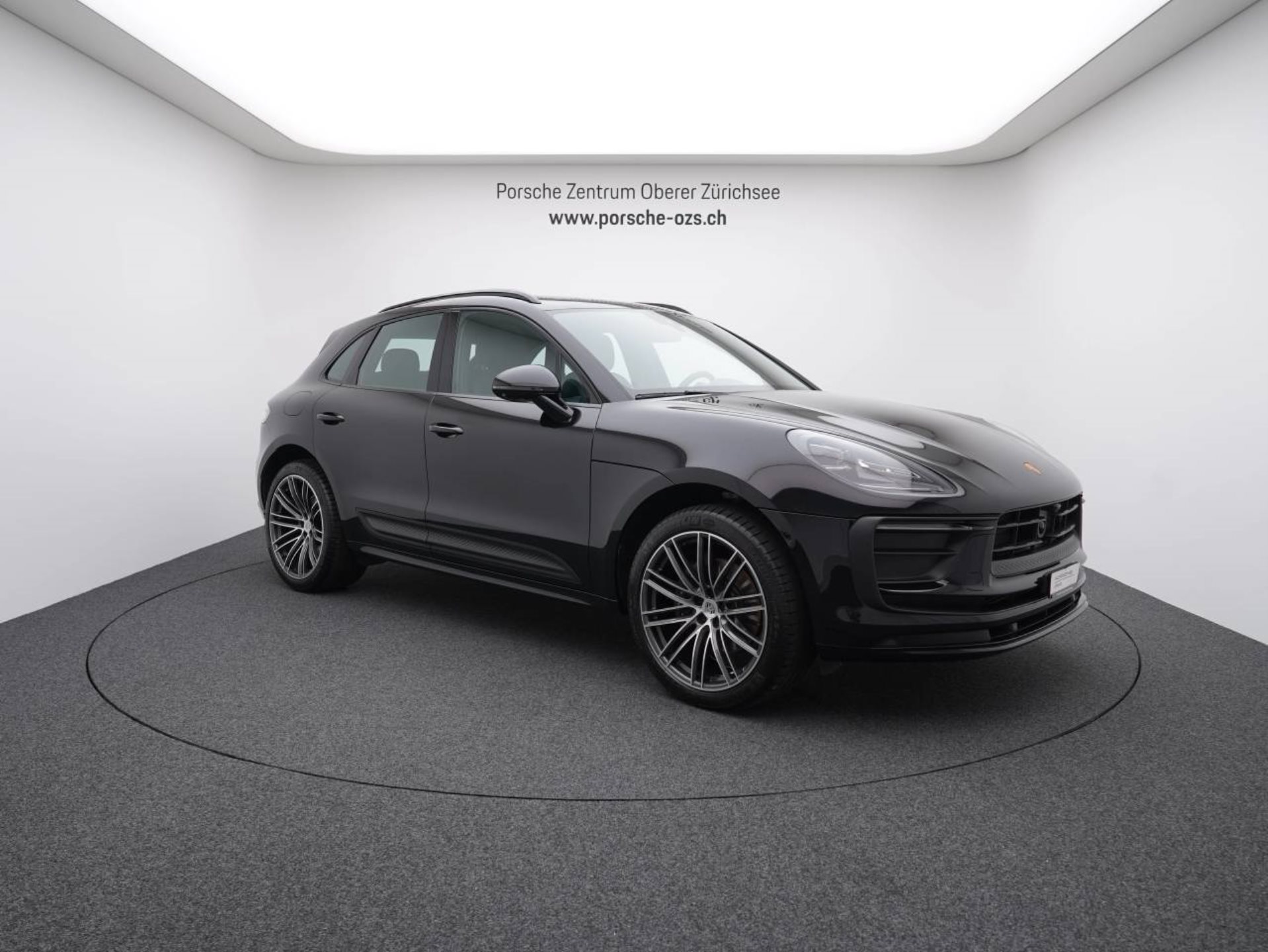 PORSCHE Macan-image-8