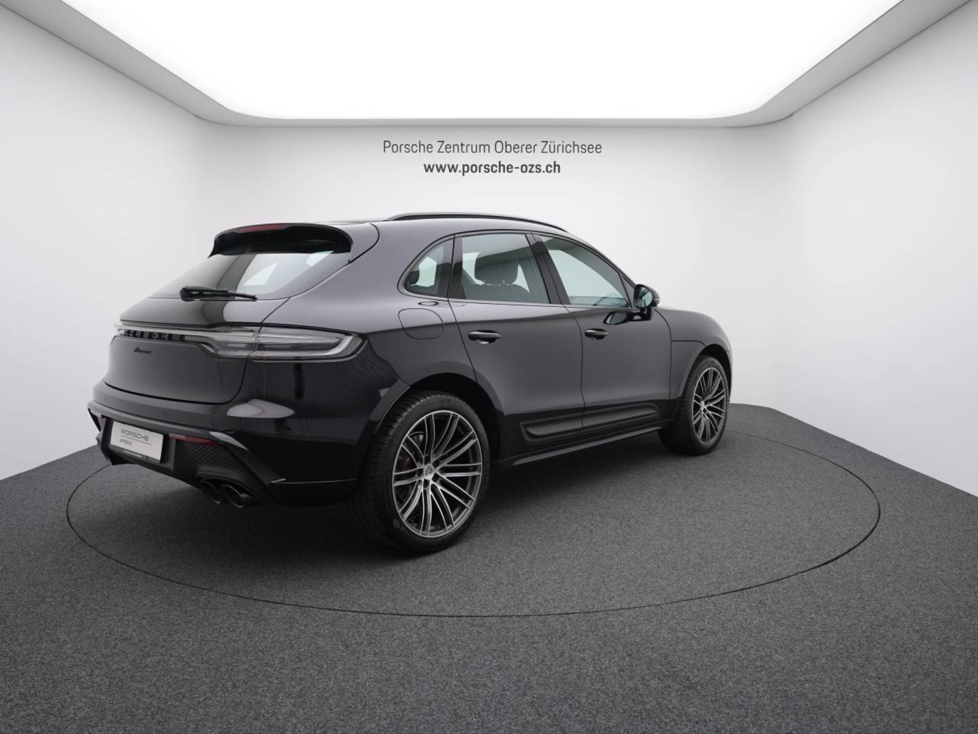 PORSCHE Macan-image-6