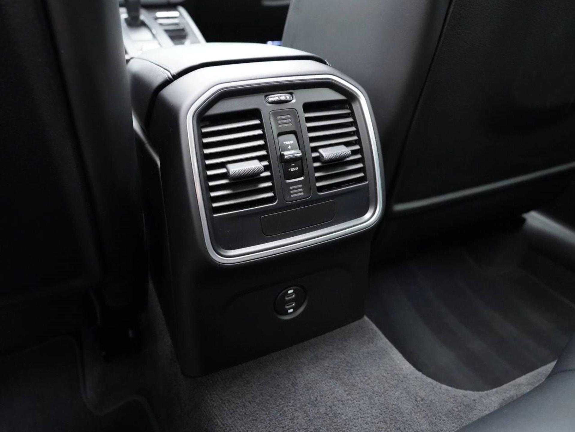 PORSCHE Macan-image-28