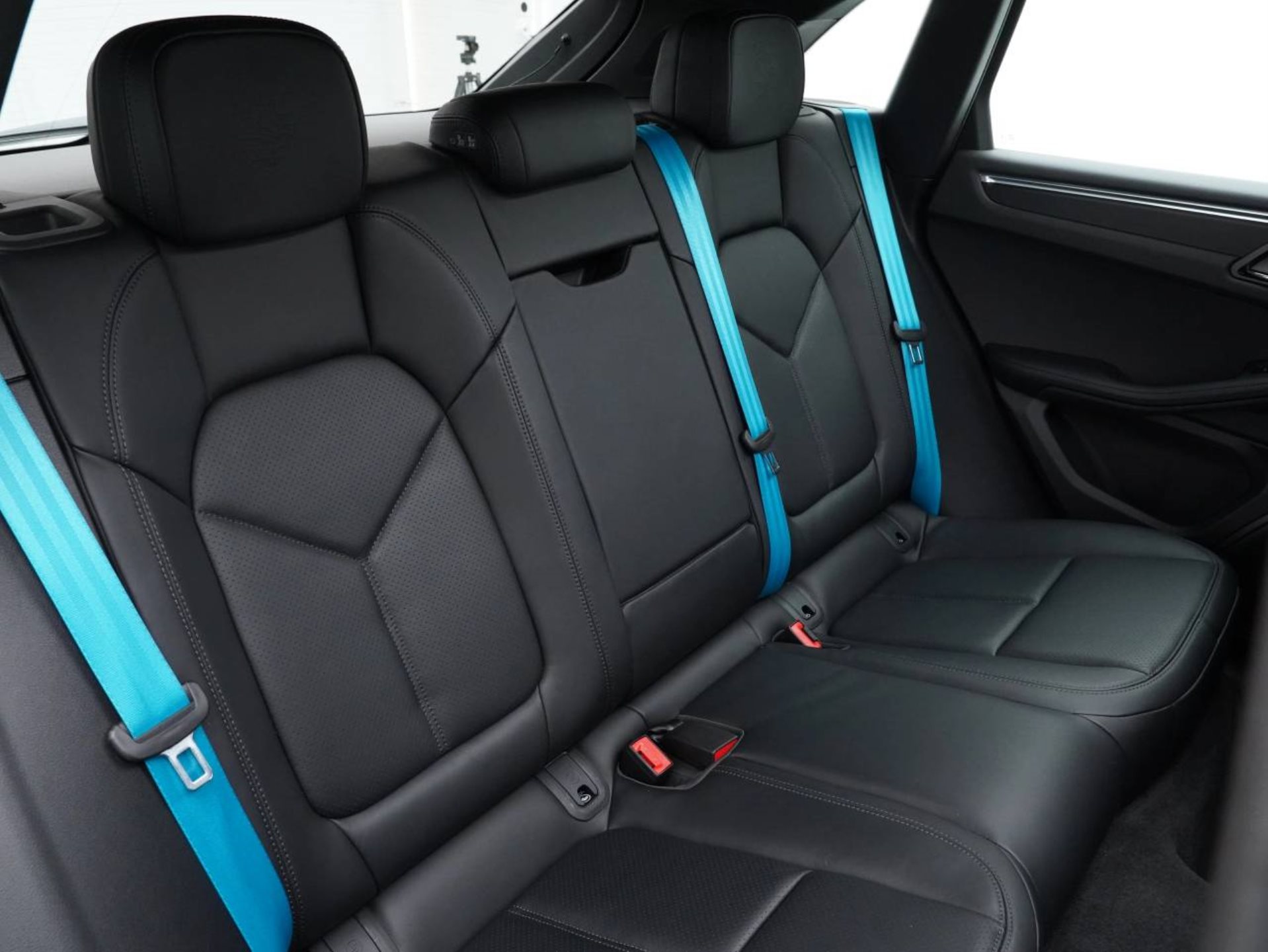 PORSCHE Macan-image-29
