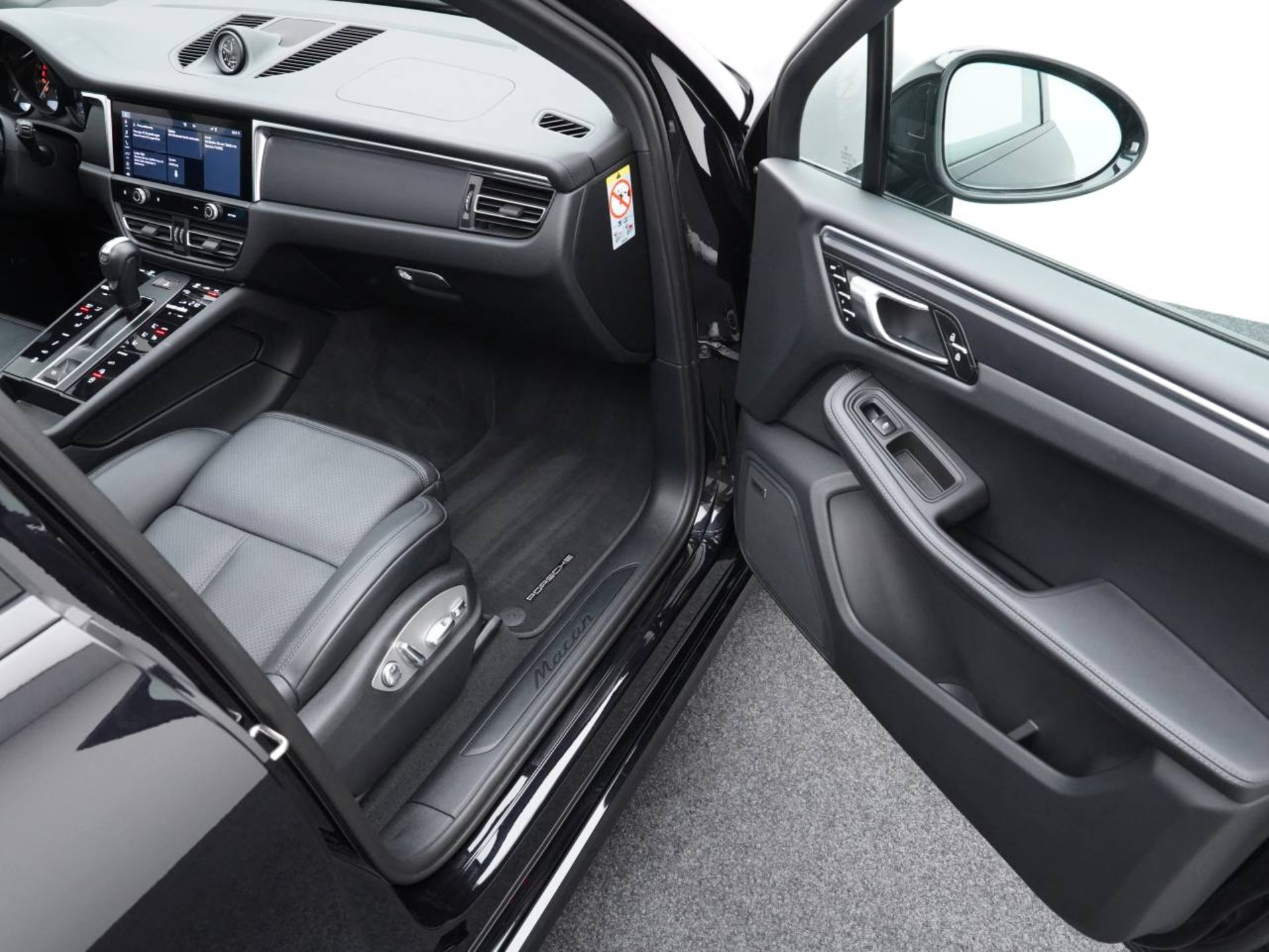 PORSCHE Macan-image-22