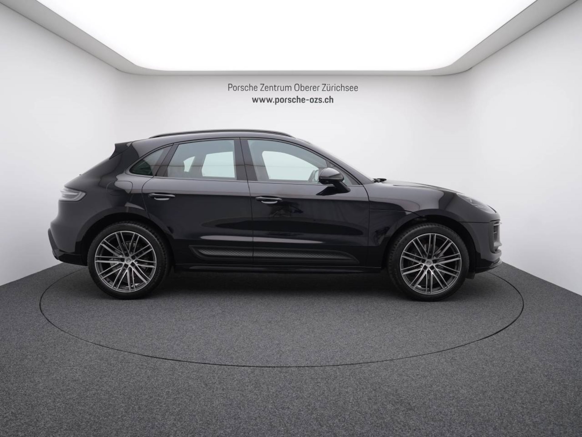 PORSCHE Macan-image-7