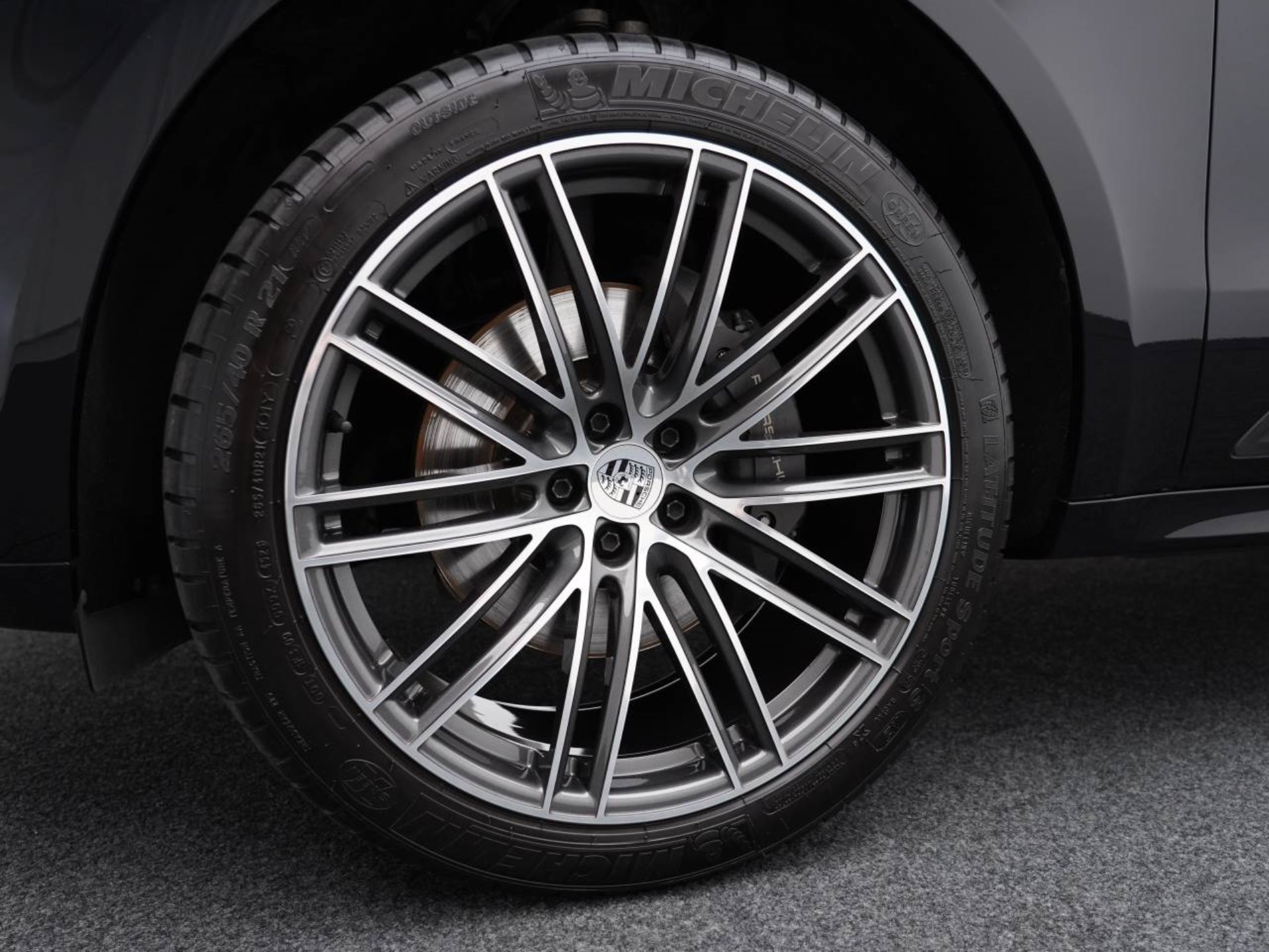 PORSCHE Macan-image-10