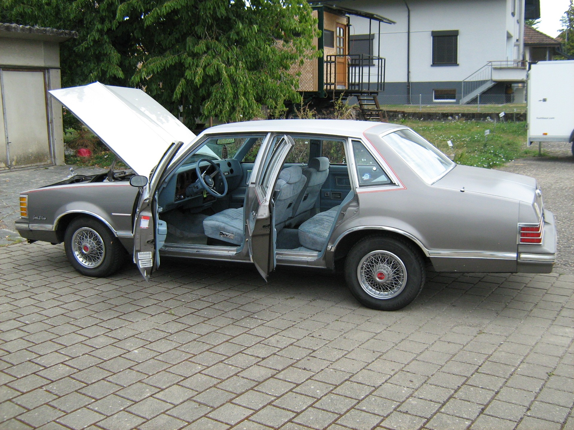 PONTIAC GRAND LEMANS-image-2