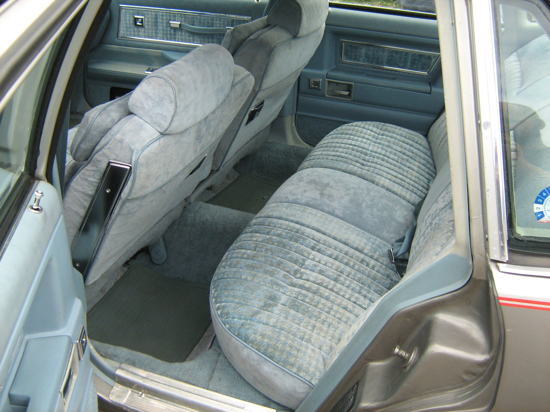 PONTIAC GRAND LEMANS-image-4