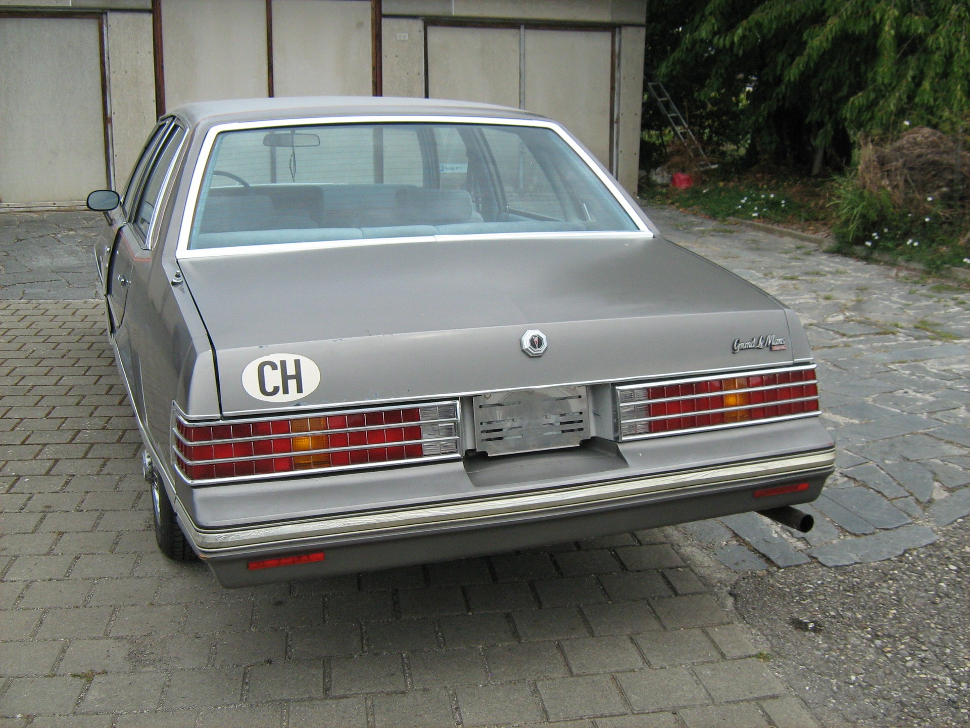 PONTIAC GRAND LEMANS-image-1
