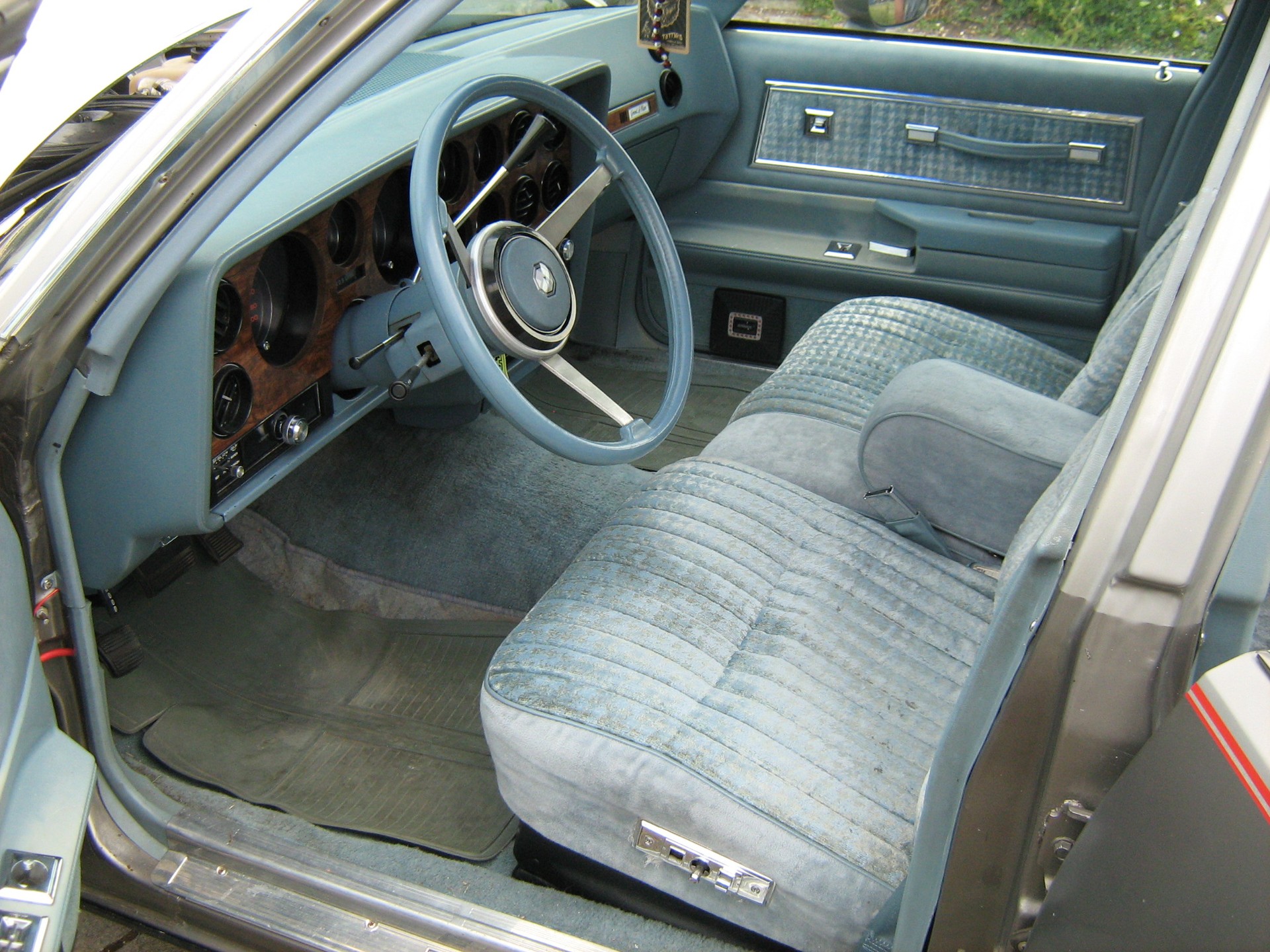 PONTIAC GRAND LEMANS-image-5
