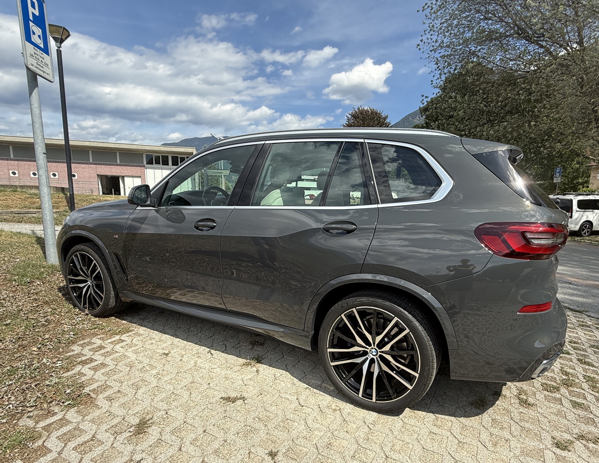 BMW X5 xDrive40d-image-4