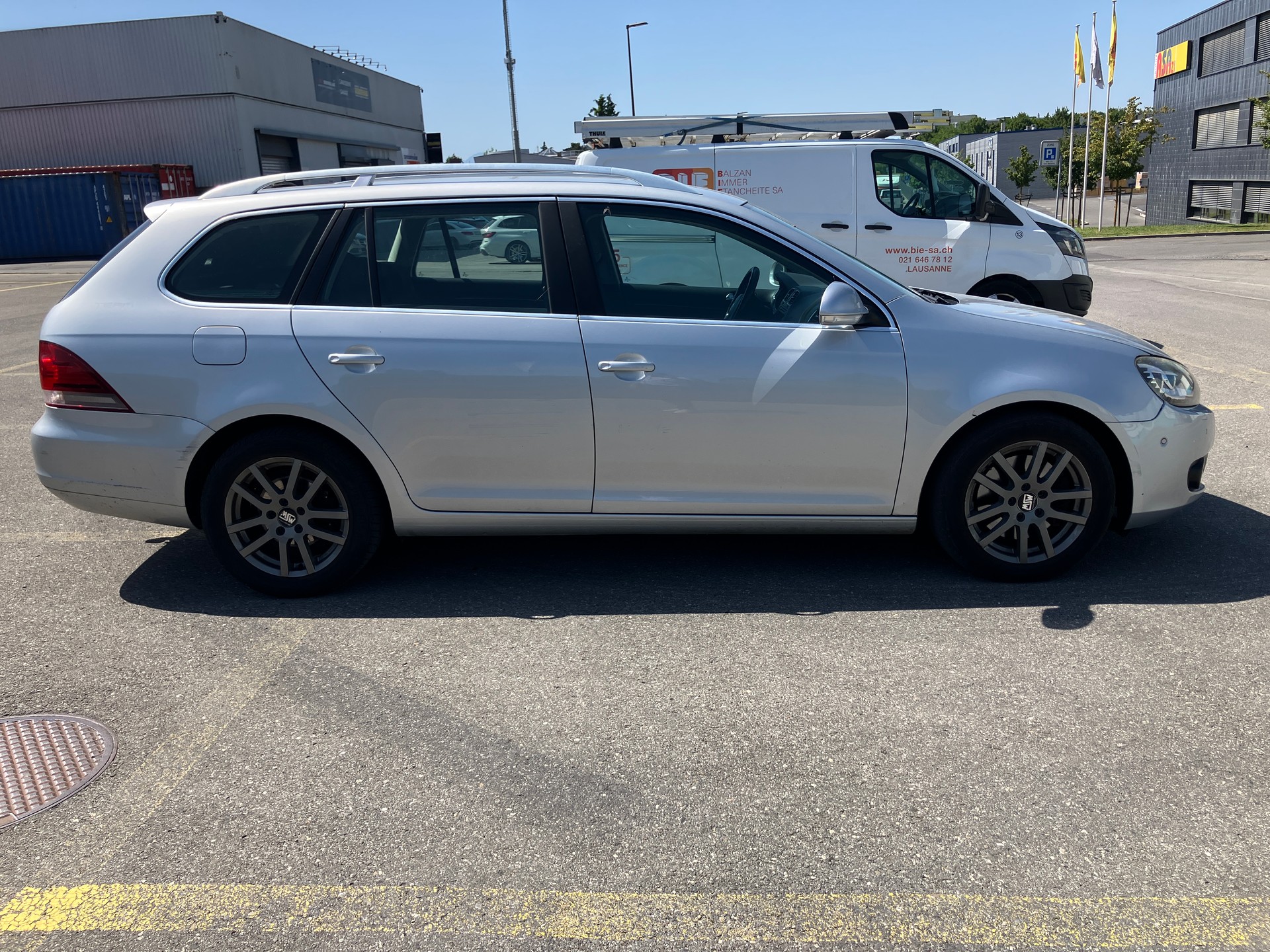 VW Golf Variant 1.6 TDI Team 4Motion-image-1