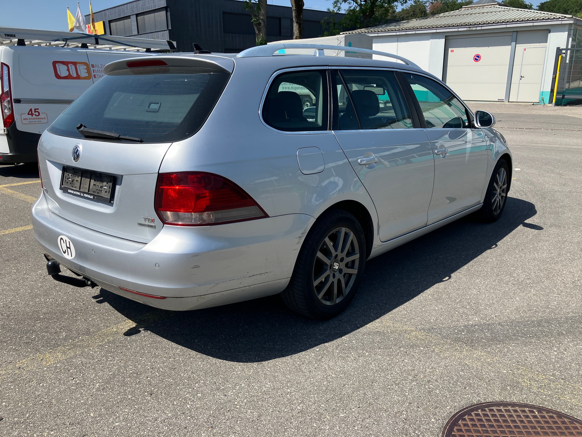 VW Golf Variant 1.6 TDI Team 4Motion-image-5