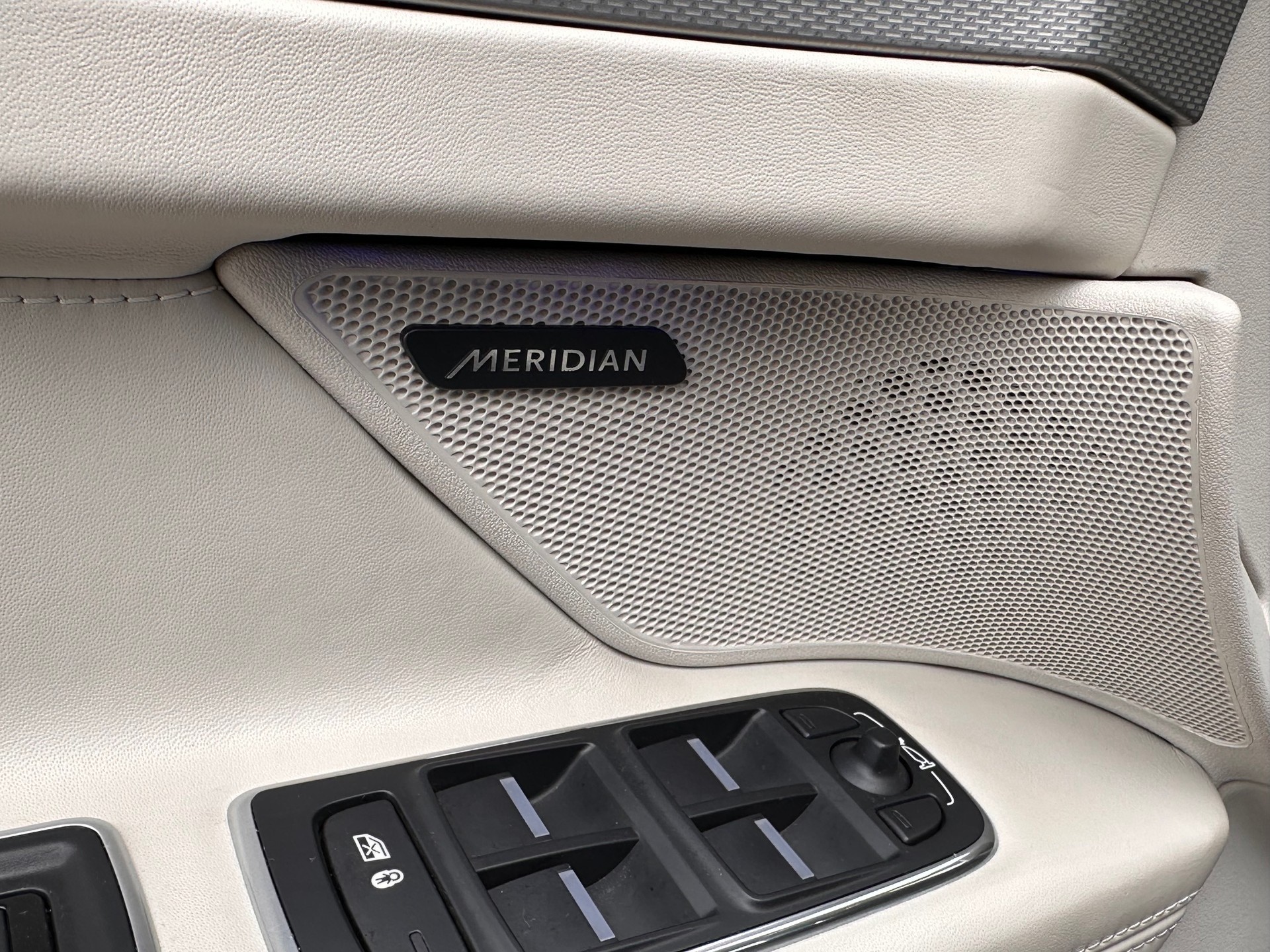 JAGUAR XF 35t Portfolio AWD-image-10