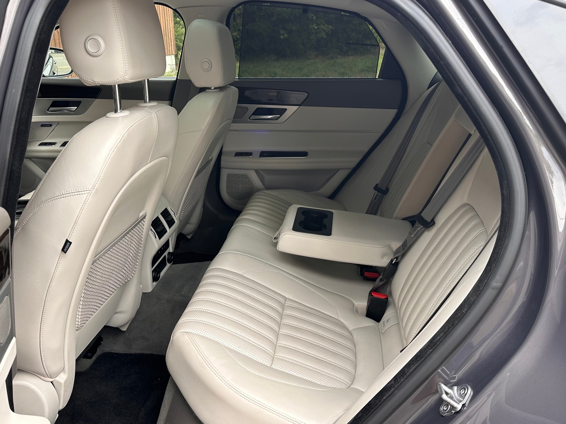 JAGUAR XF 35t Portfolio AWD-image-12