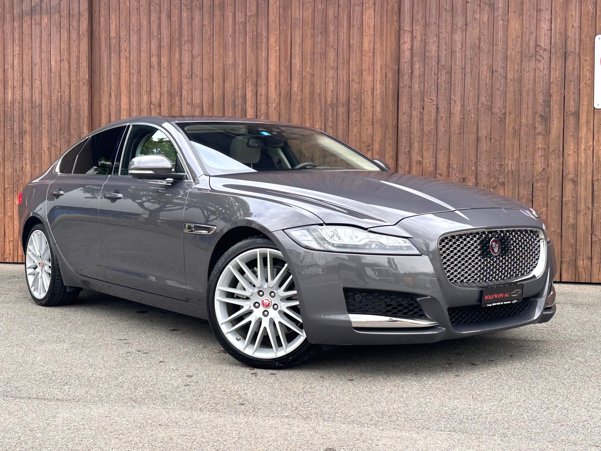 JAGUAR XF 35t Portfolio AWD-showroom-element-1