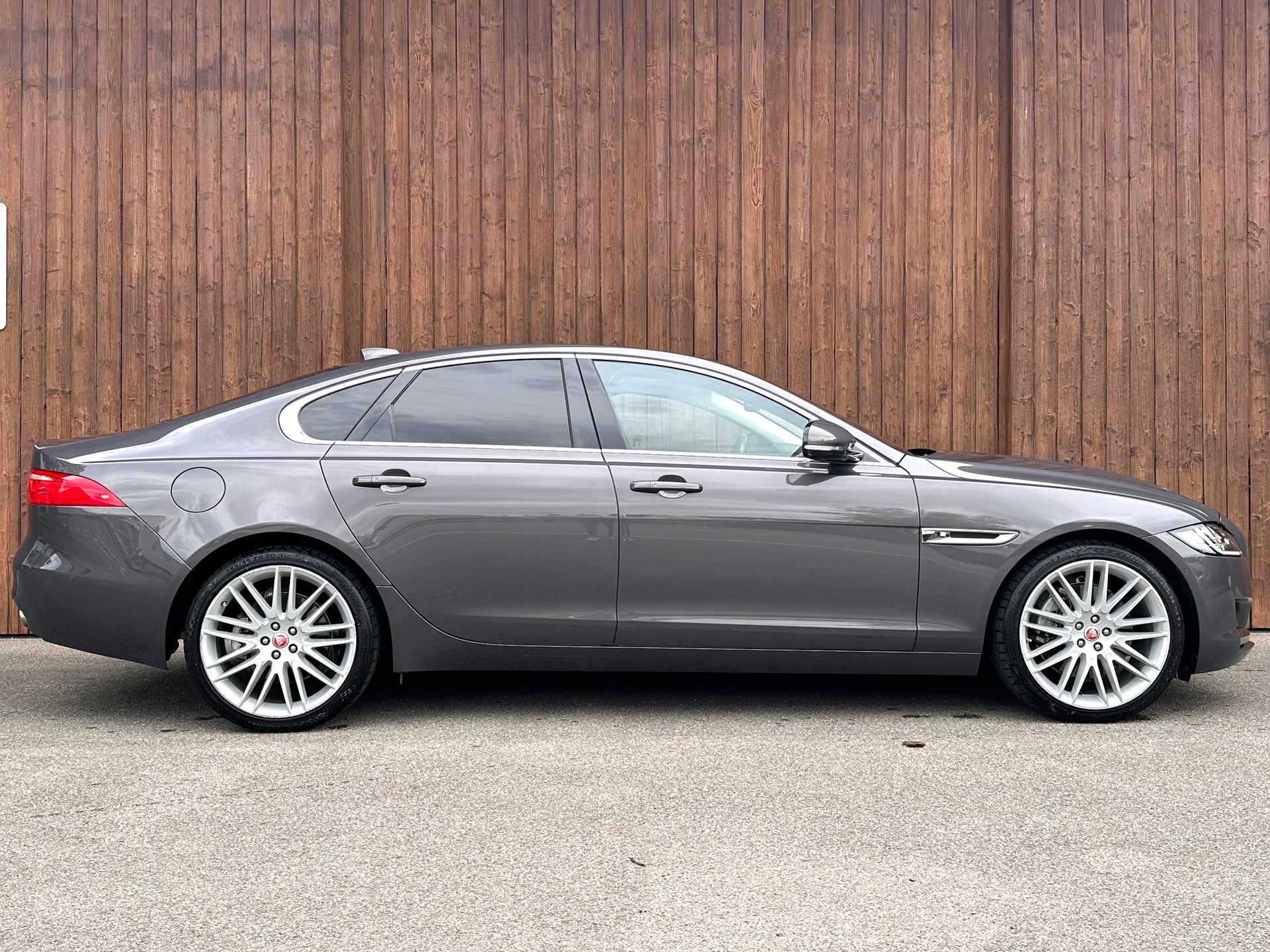 JAGUAR XF 35t Portfolio AWD-showroom-element-2