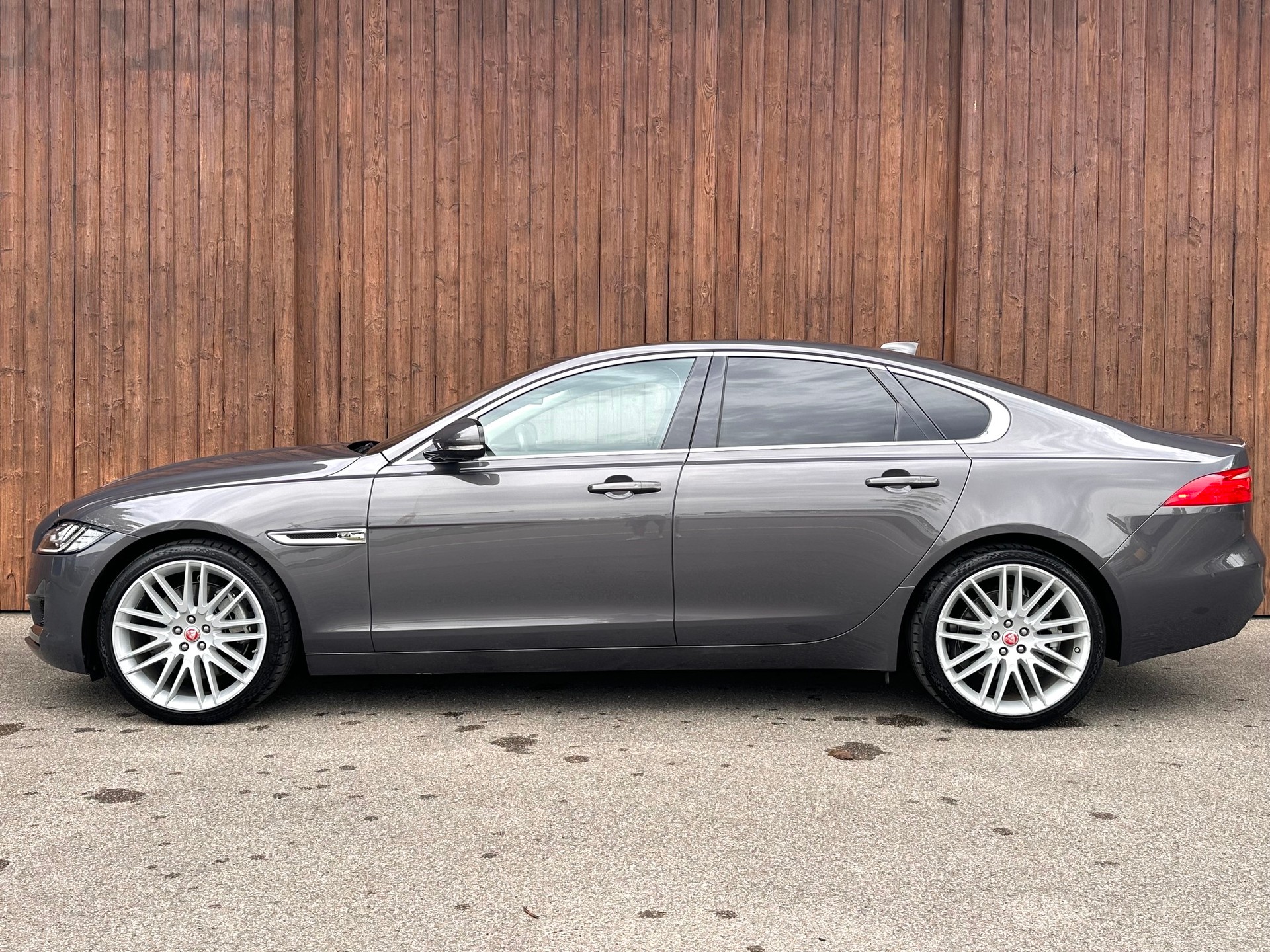 JAGUAR XF 35t Portfolio AWD-image-5