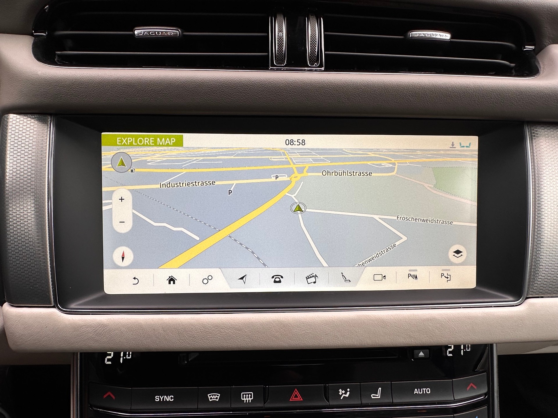 JAGUAR XF 35t Portfolio AWD-image-17
