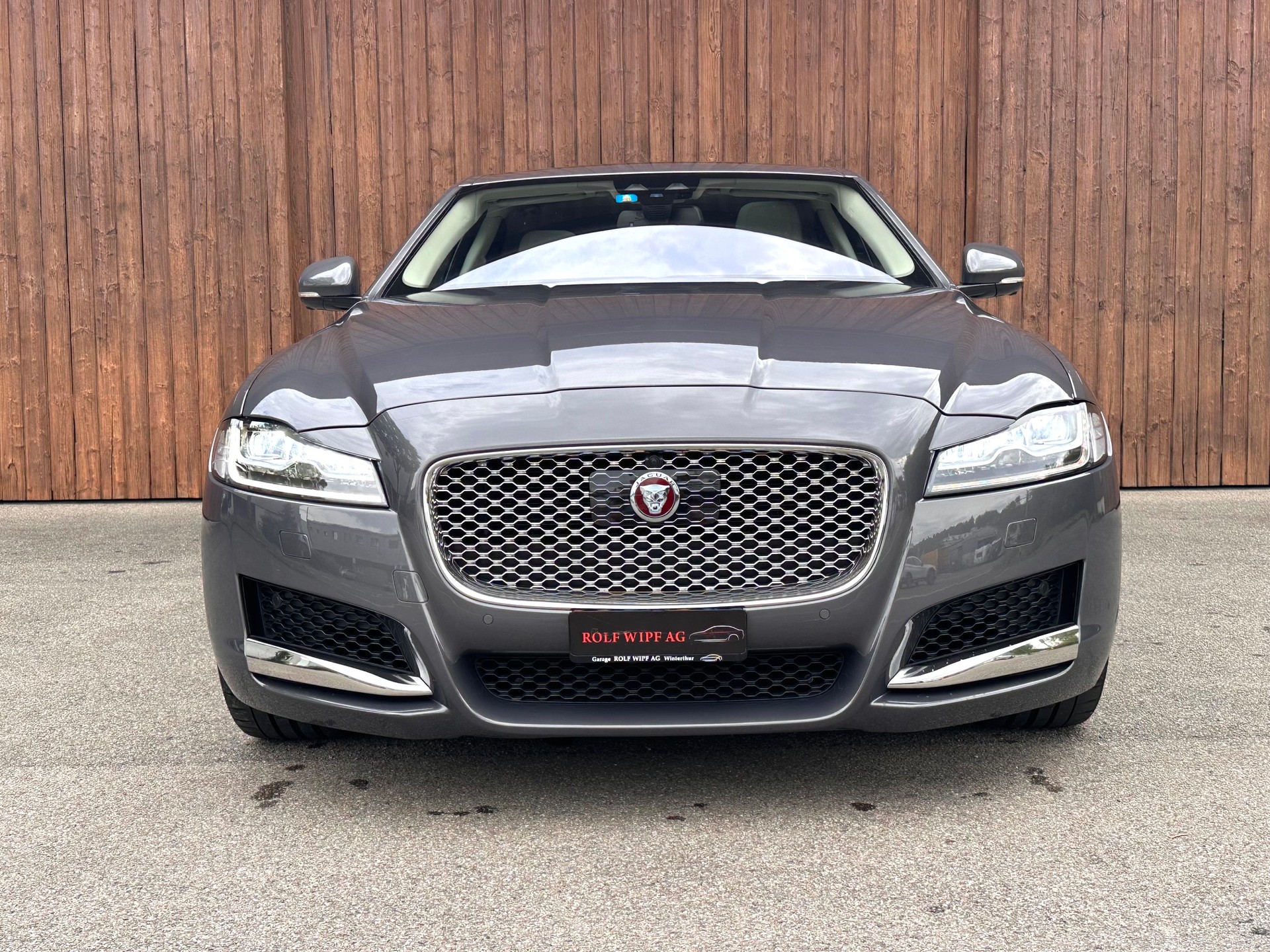 JAGUAR XF 35t Portfolio AWD-showroom-element-3