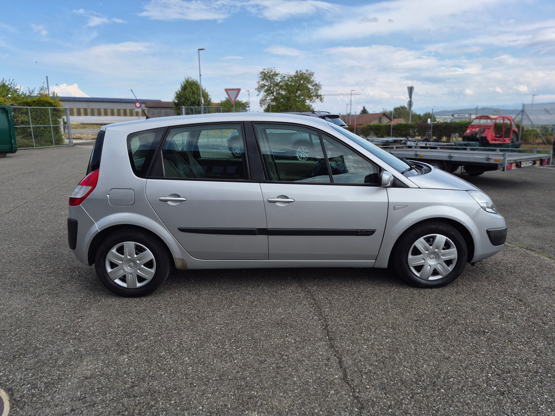 RENAULT Scénic 2.0 16V Dynamique-image-2