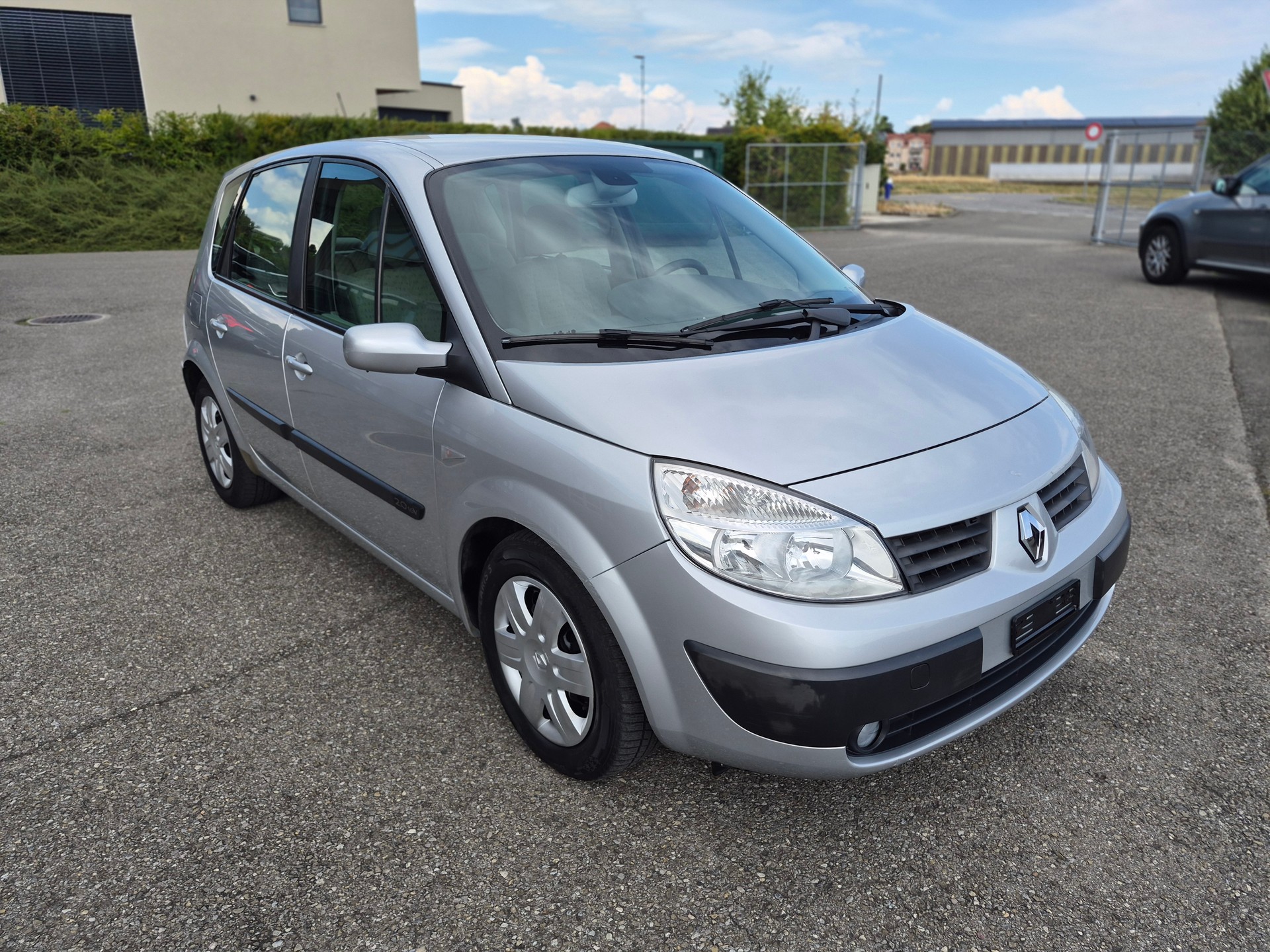 RENAULT Scénic 2.0 16V Dynamique-image-3