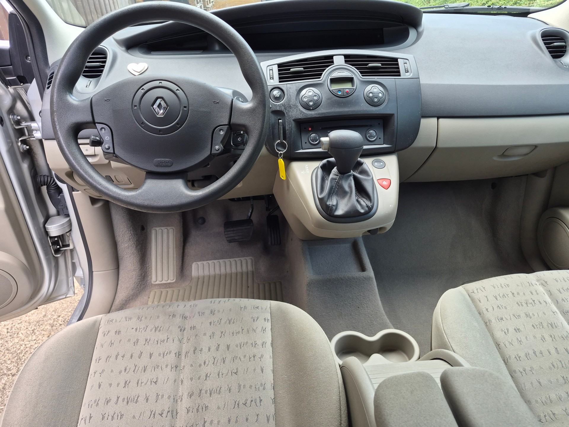 RENAULT Scénic 2.0 16V Dynamique-image-7