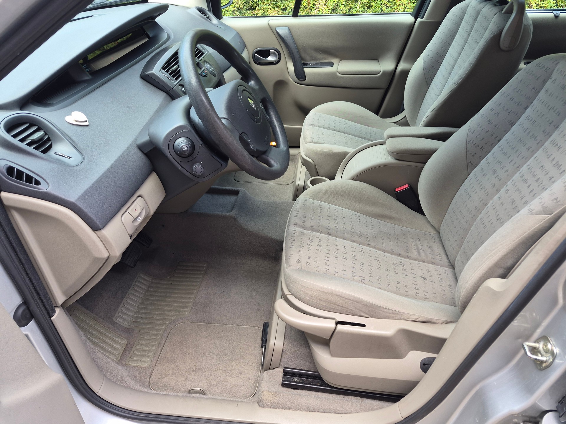 RENAULT Scénic 2.0 16V Dynamique-image-5