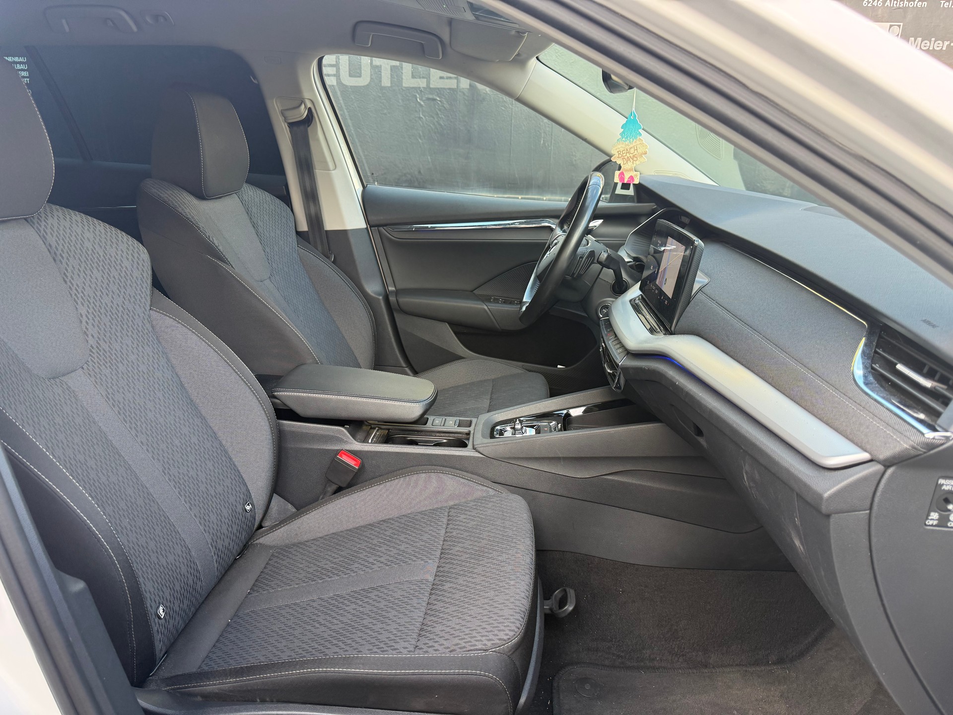 SKODA Octavia Combi 2.0 TDI DSG Ambition-image-9