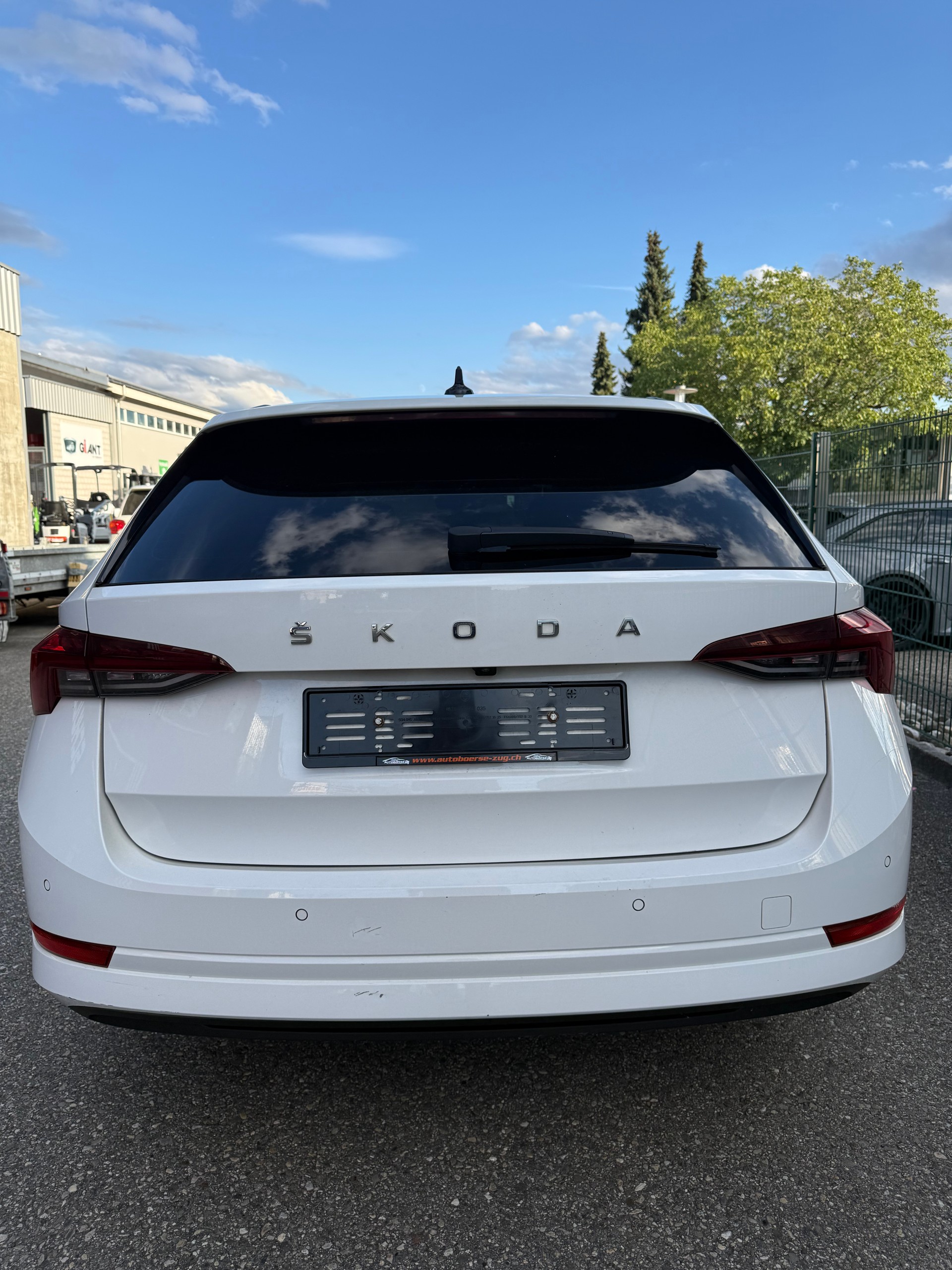 SKODA Octavia Combi 2.0 TDI DSG Ambition-image-4