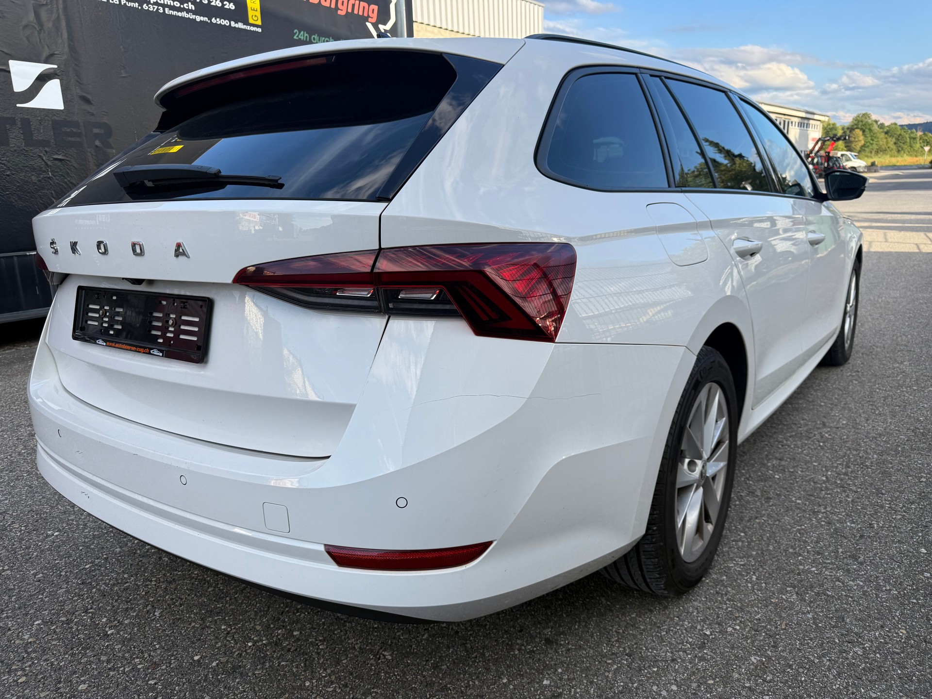 SKODA Octavia Combi 2.0 TDI DSG Ambition-image-3