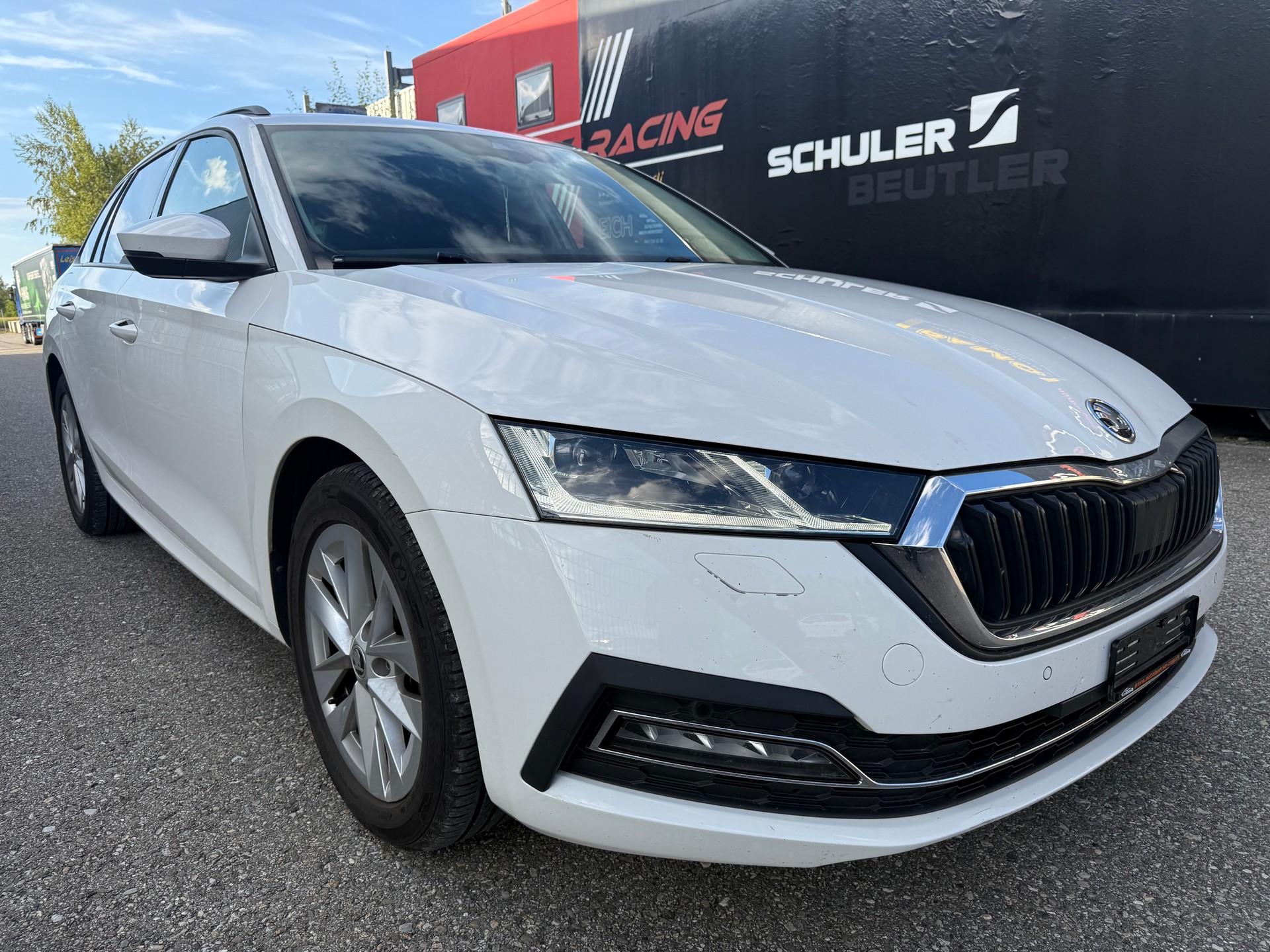 SKODA Octavia Combi 2.0 TDI DSG Ambition-image-2