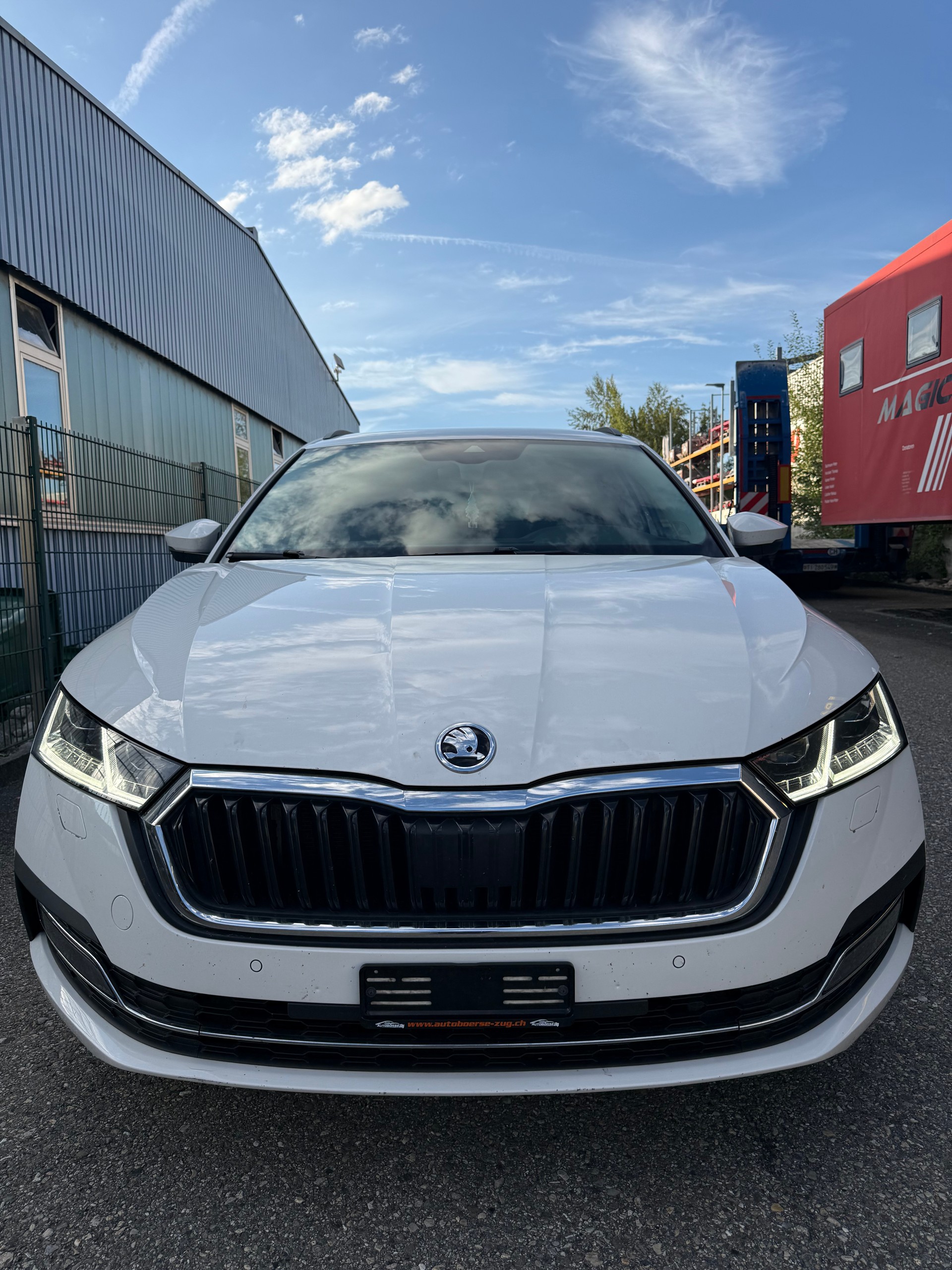 SKODA Octavia Combi 2.0 TDI DSG Ambition-image-1