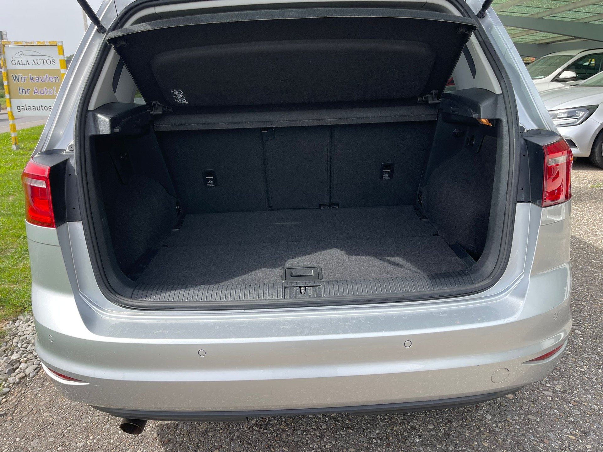 VW Golf Sportsvan 1.6 TDI Comfortline DSG-image-11