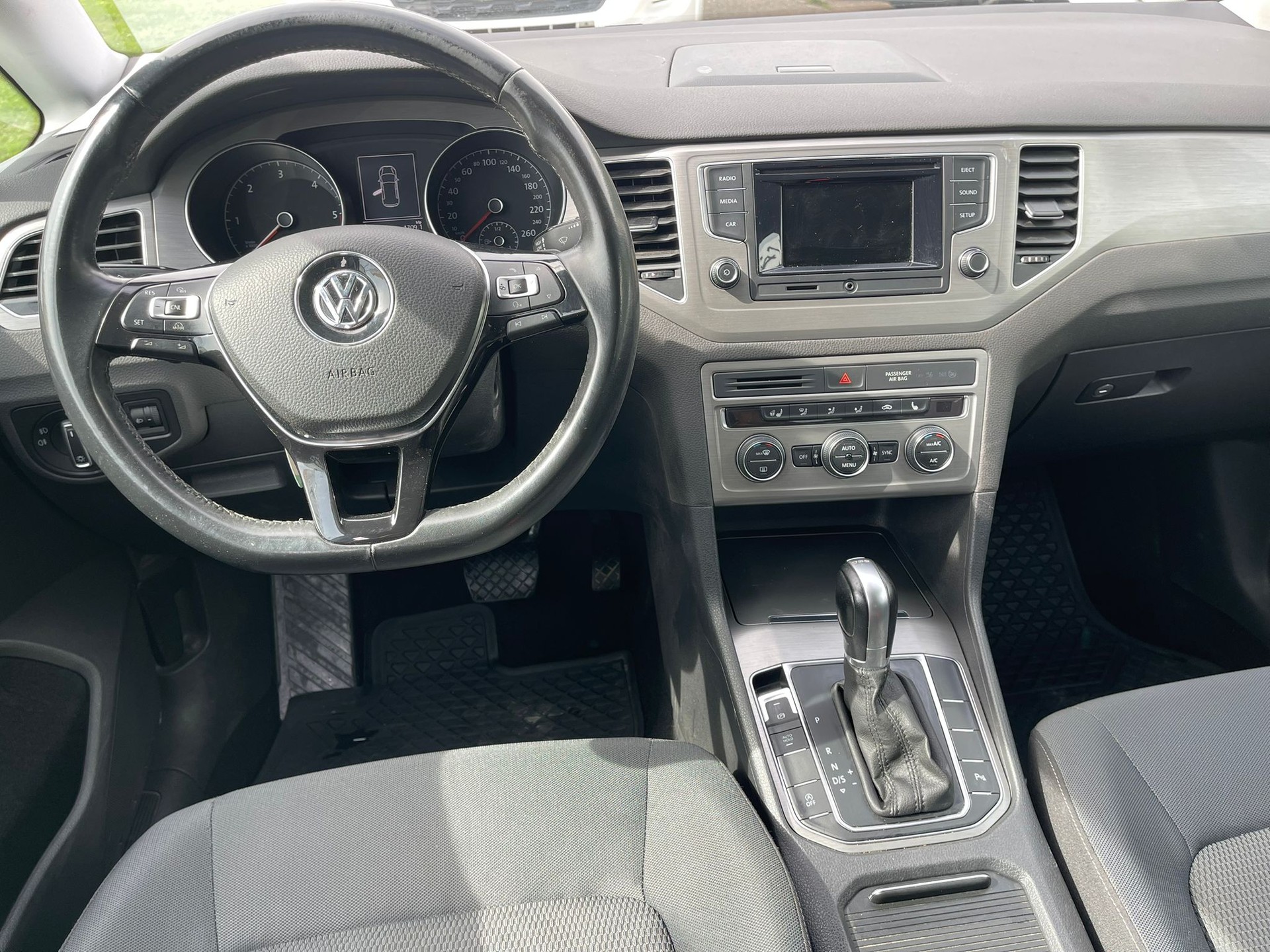 VW Golf Sportsvan 1.6 TDI Comfortline DSG-image-9