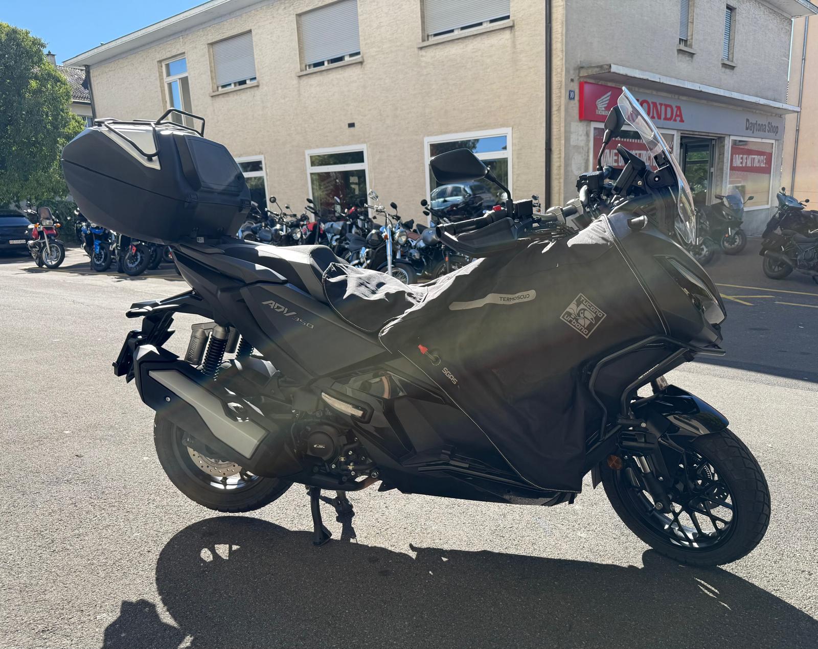 HONDA ADV 350-showroom-element-3