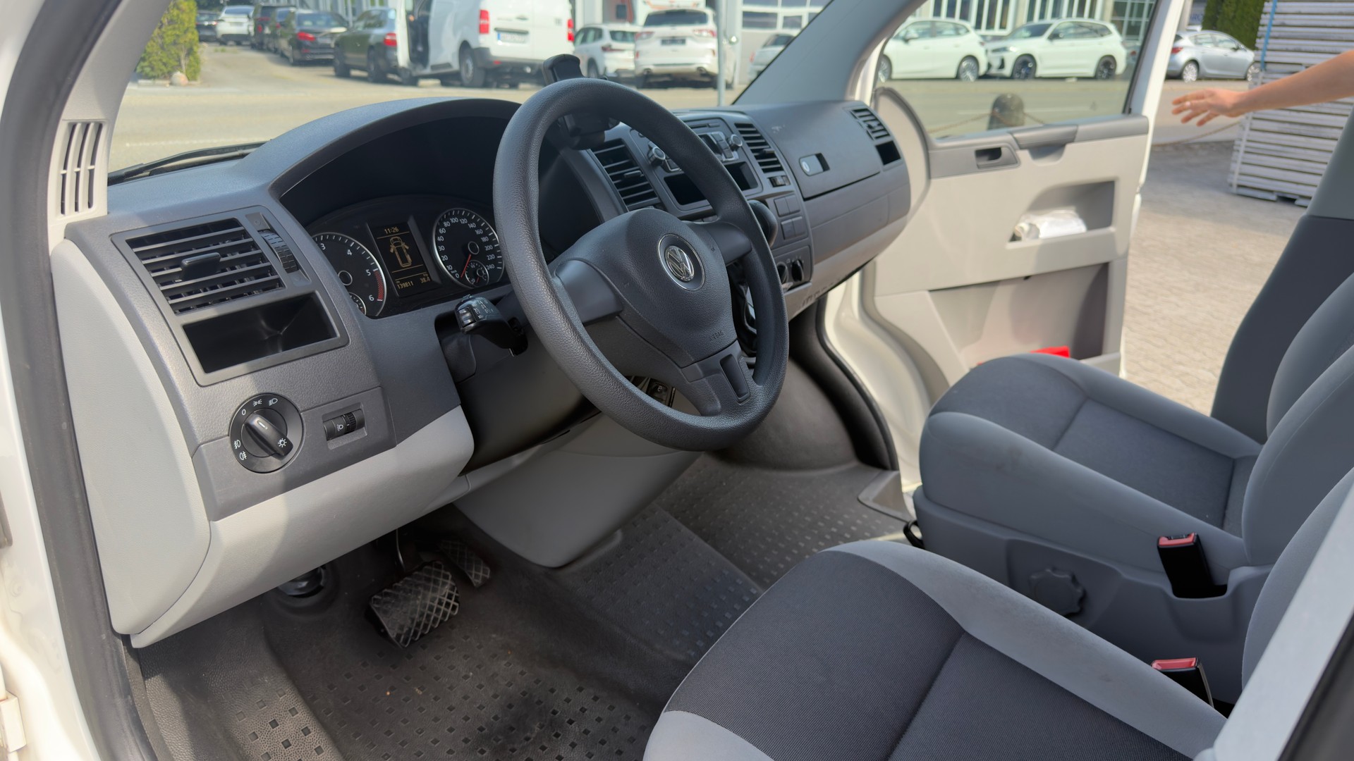 VW T5 2.0 TDI BMT DSG-image-8