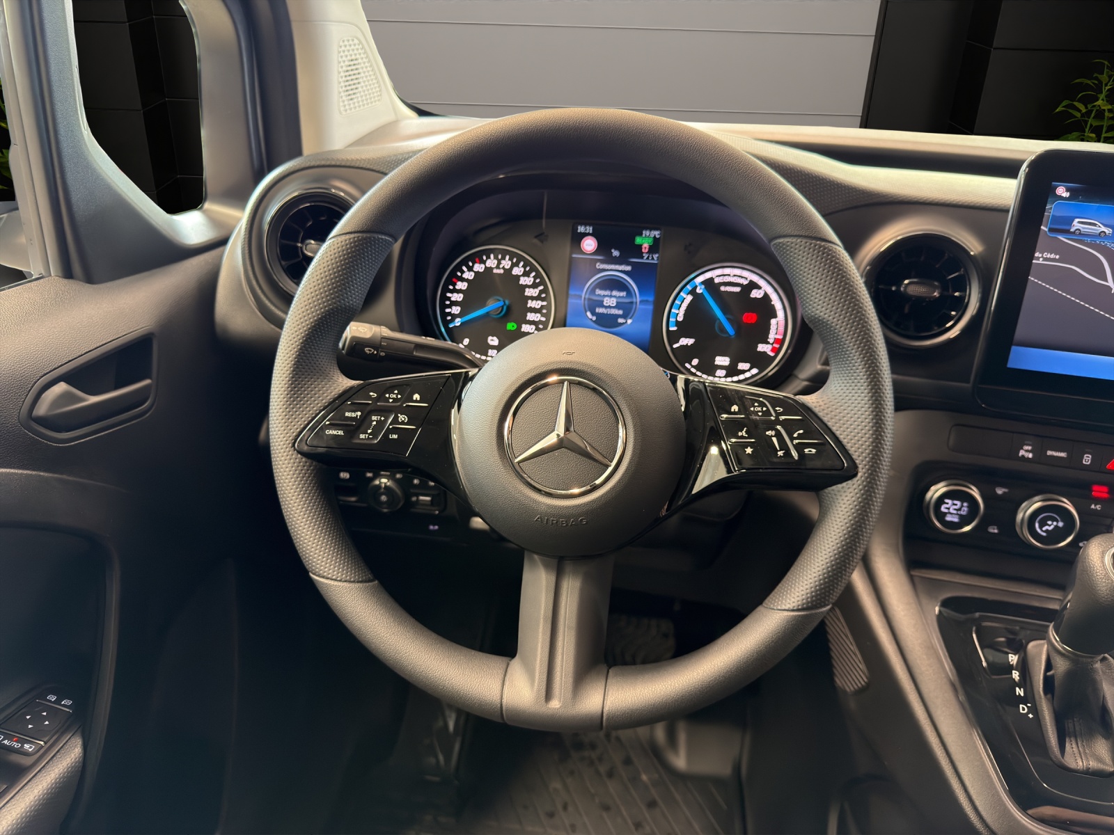 MERCEDES-BENZ eCitan 45kWh Pro-image-12
