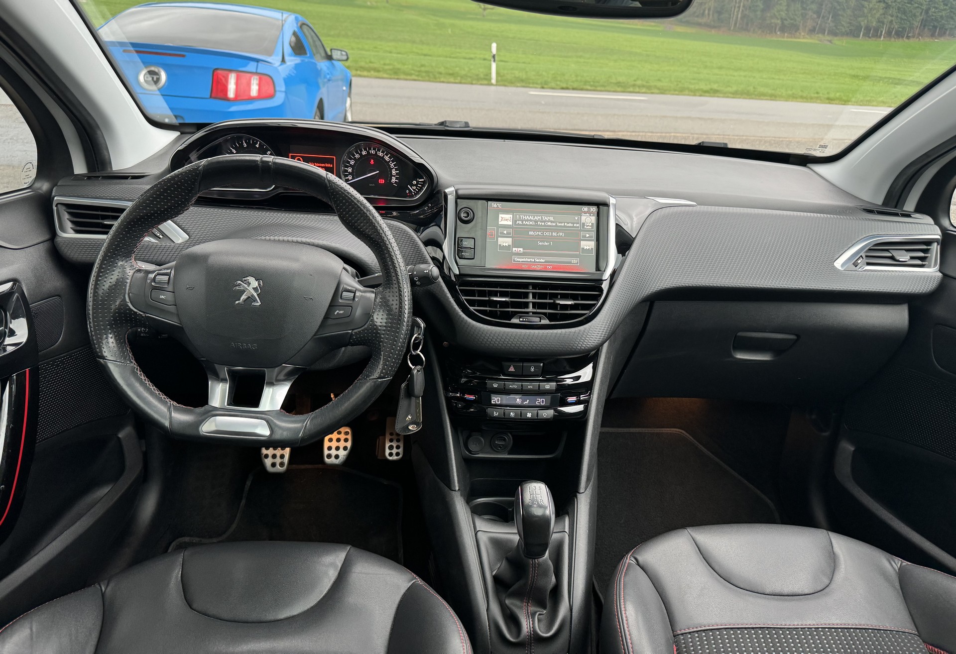 PEUGEOT 208 1.2 THP Allure-image-7