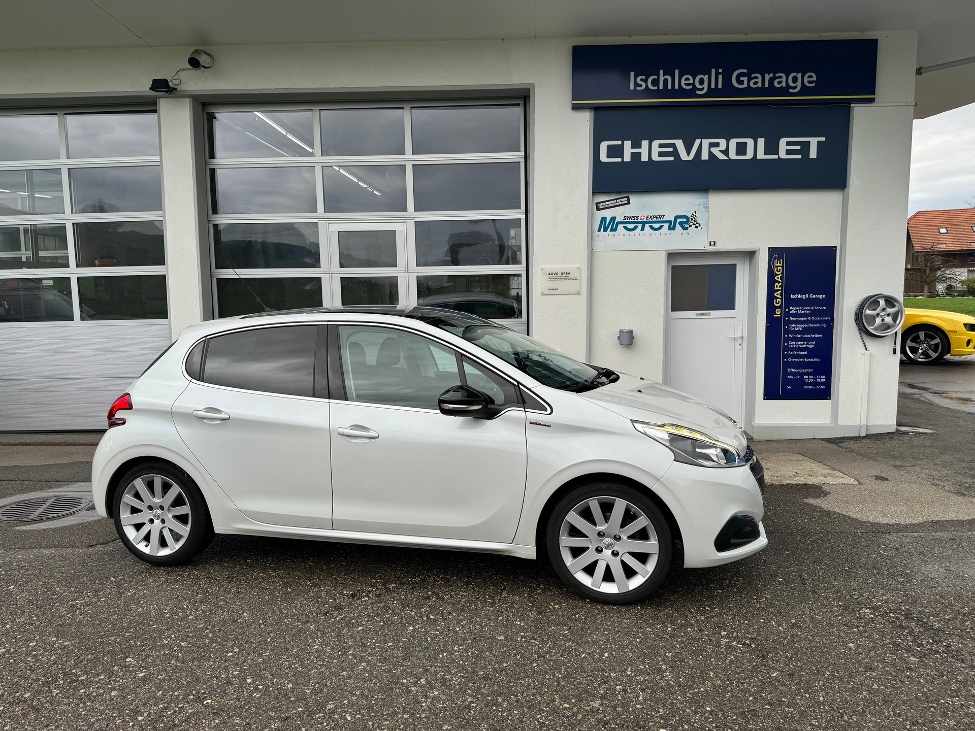 PEUGEOT 208 1.2 THP Allure-image-0