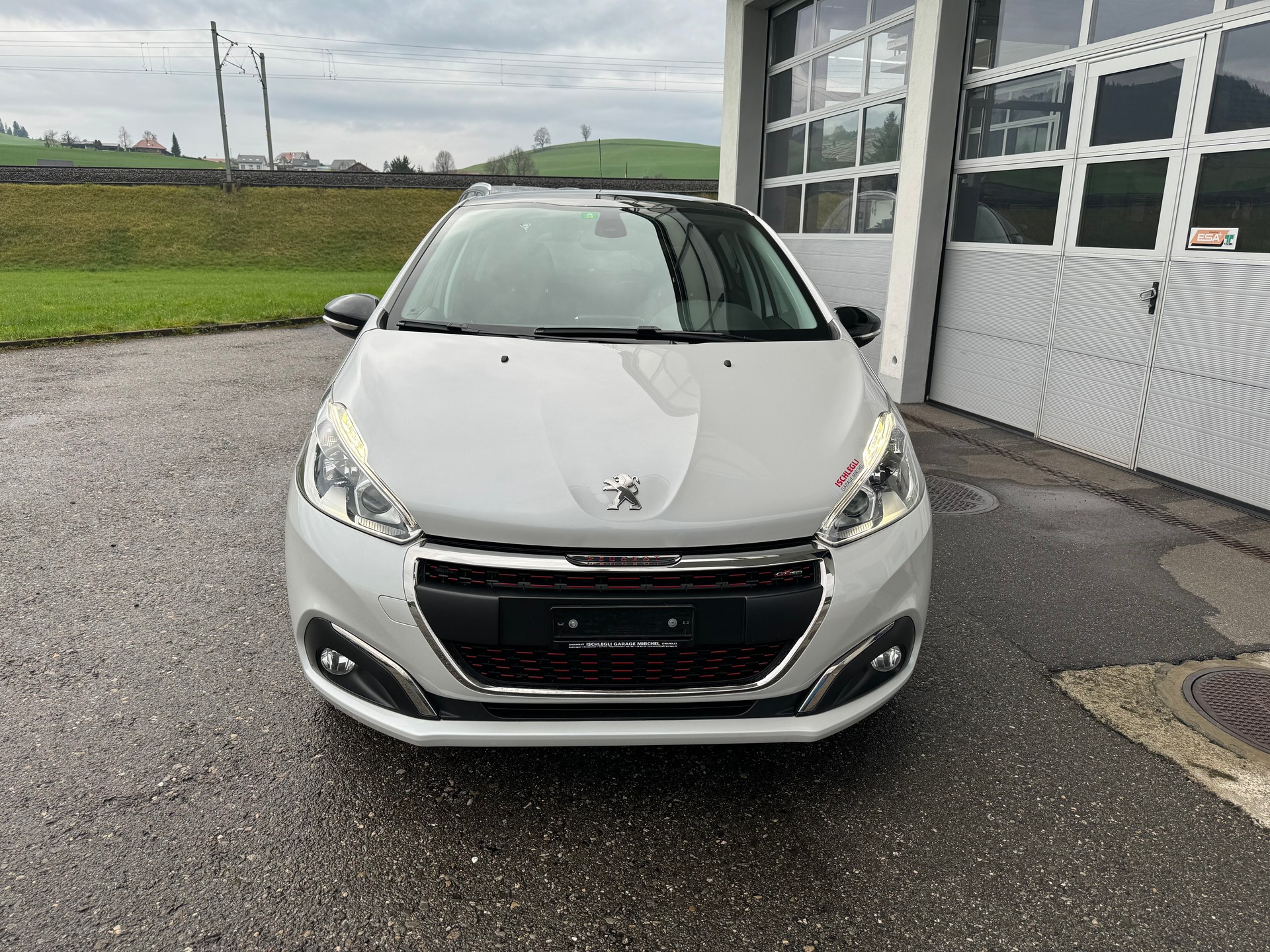 PEUGEOT 208 1.2 THP Allure-image-2