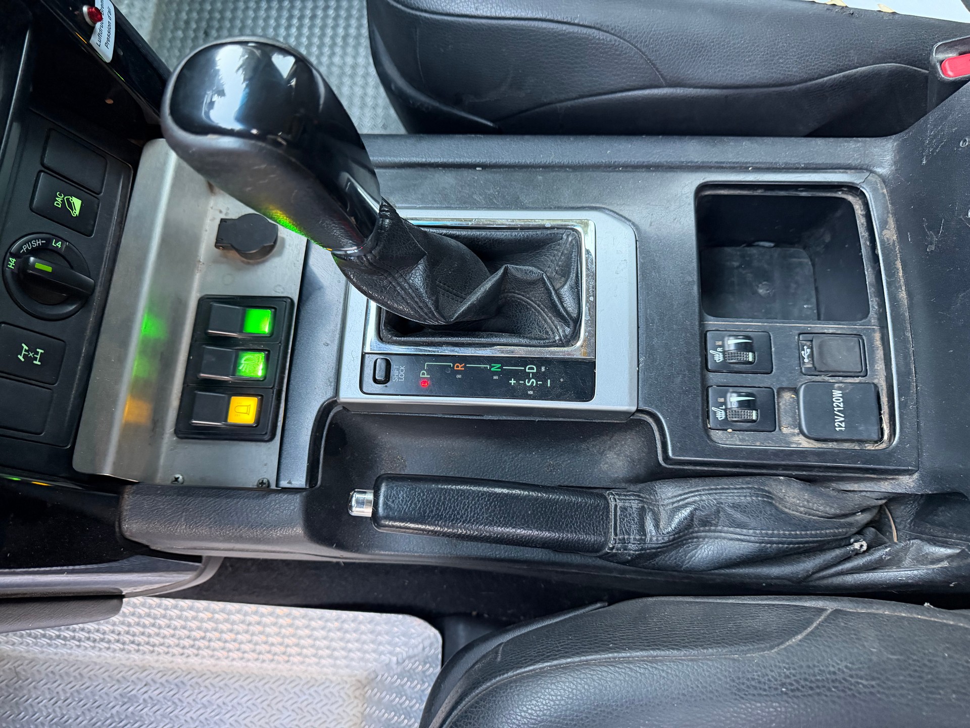 TOYOTA Land Cruiser 3.0 TD Terra Automatic-image-14