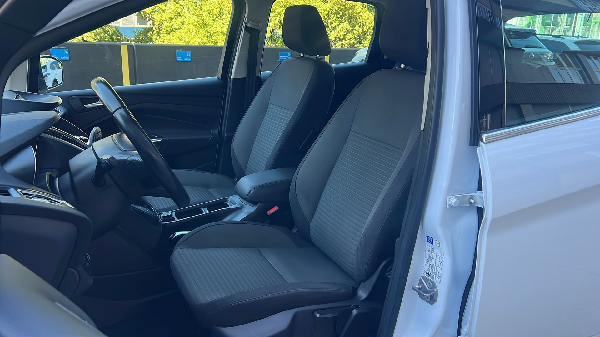 FORD C-Max 1.5 TDCi Trend PowerShift-image-10