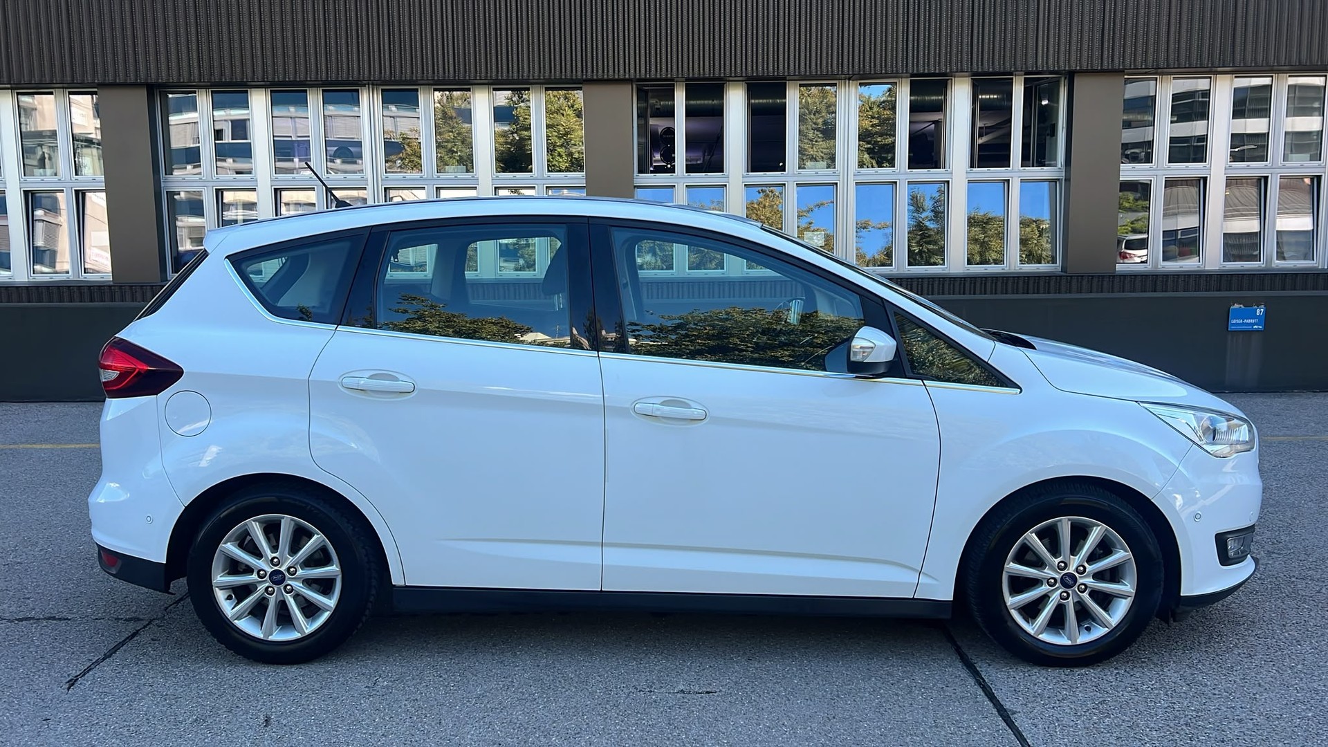 FORD C-Max 1.5 TDCi Trend PowerShift-image-3