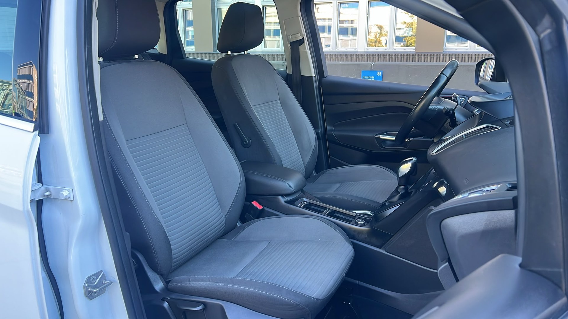 FORD C-Max 1.5 TDCi Trend PowerShift-image-12