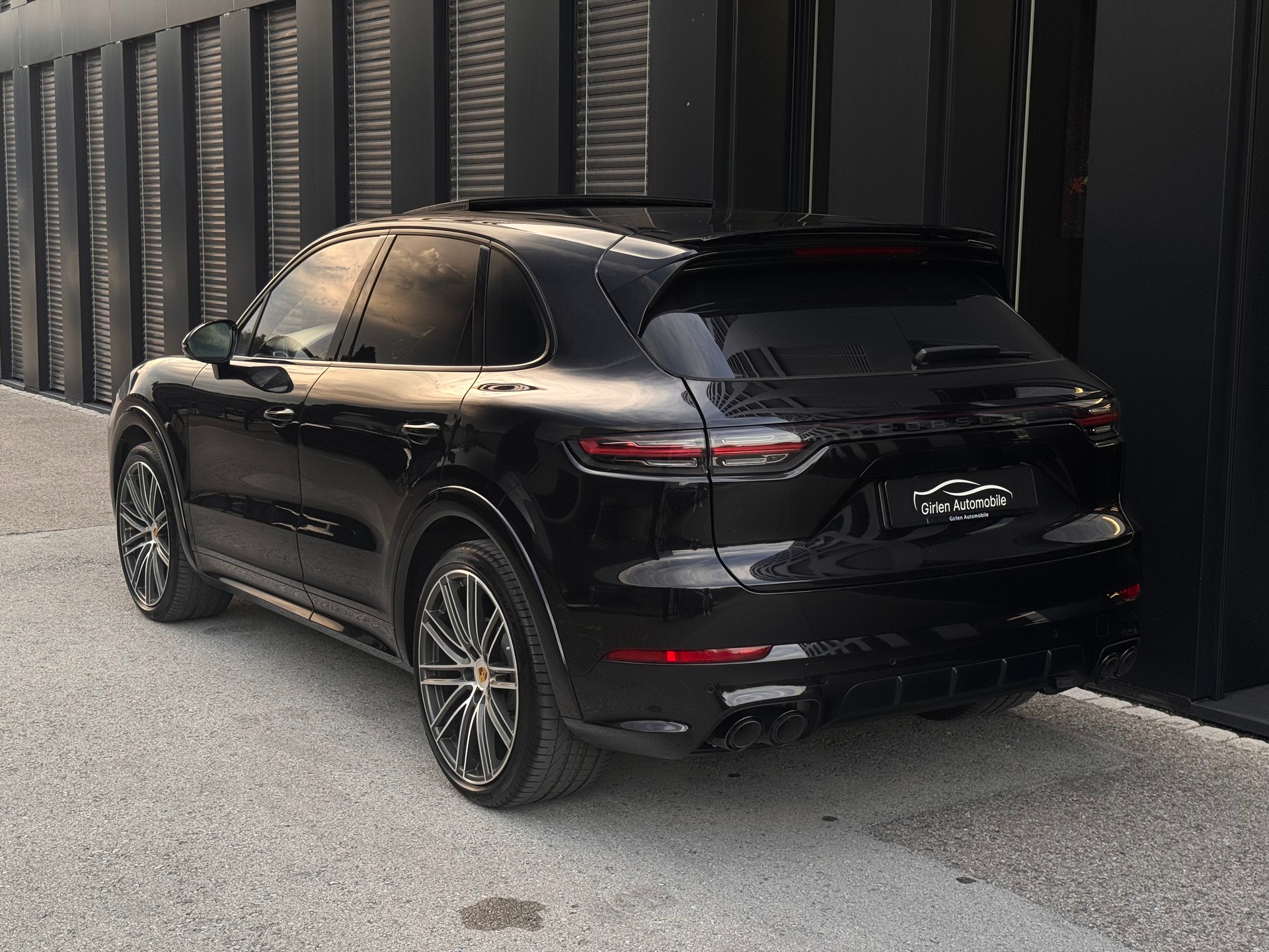 PORSCHE Cayenne Turbo-image-4