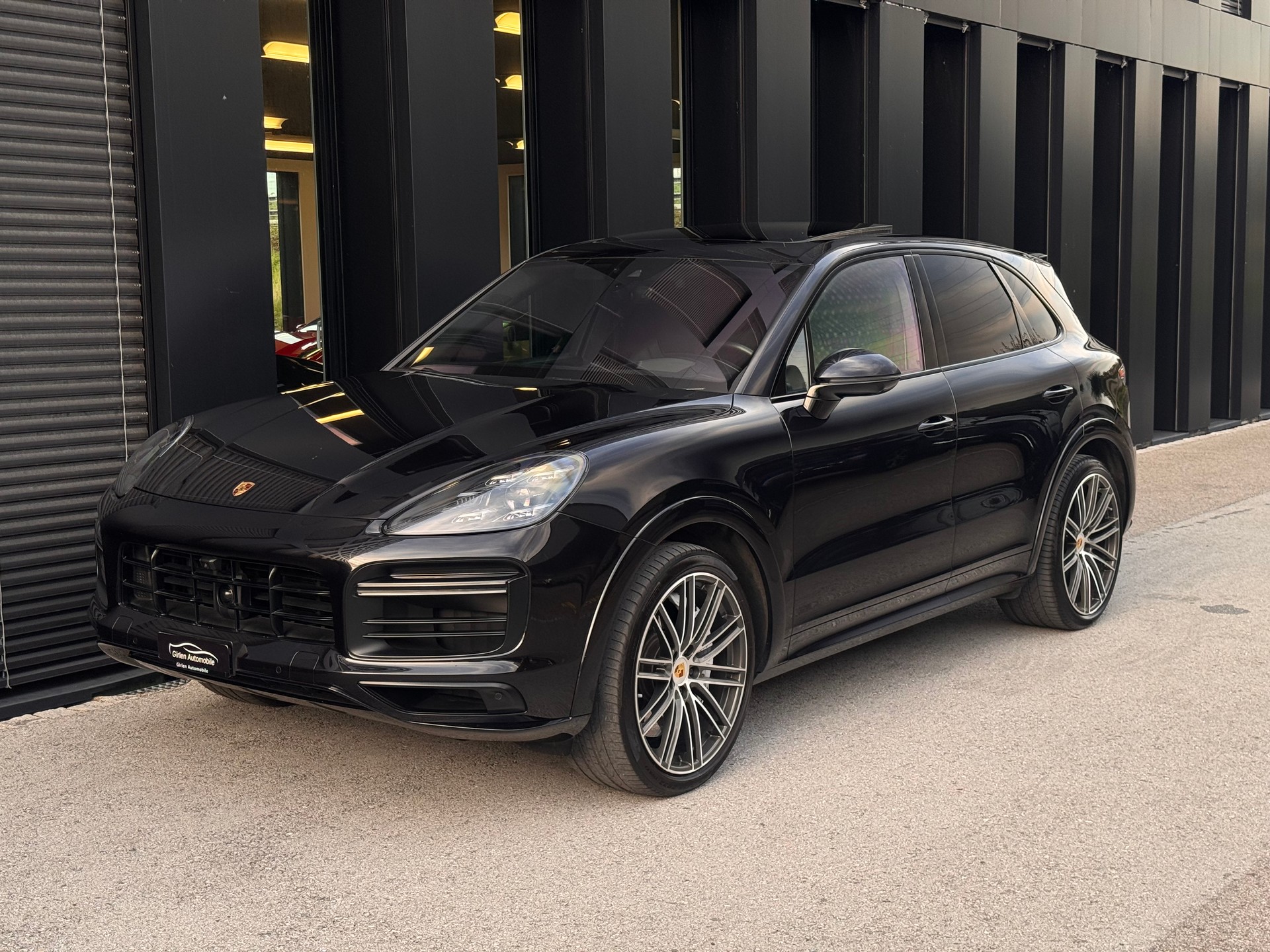 PORSCHE Cayenne Turbo-image-2