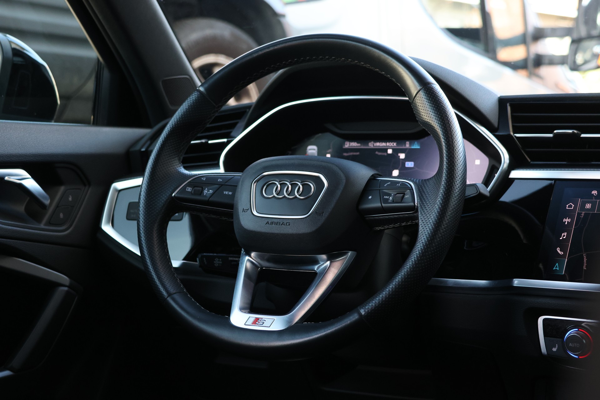 AUDI Q3 Sportback 40 TDI S line Attraction quattro S-tronic (CH)-image-12