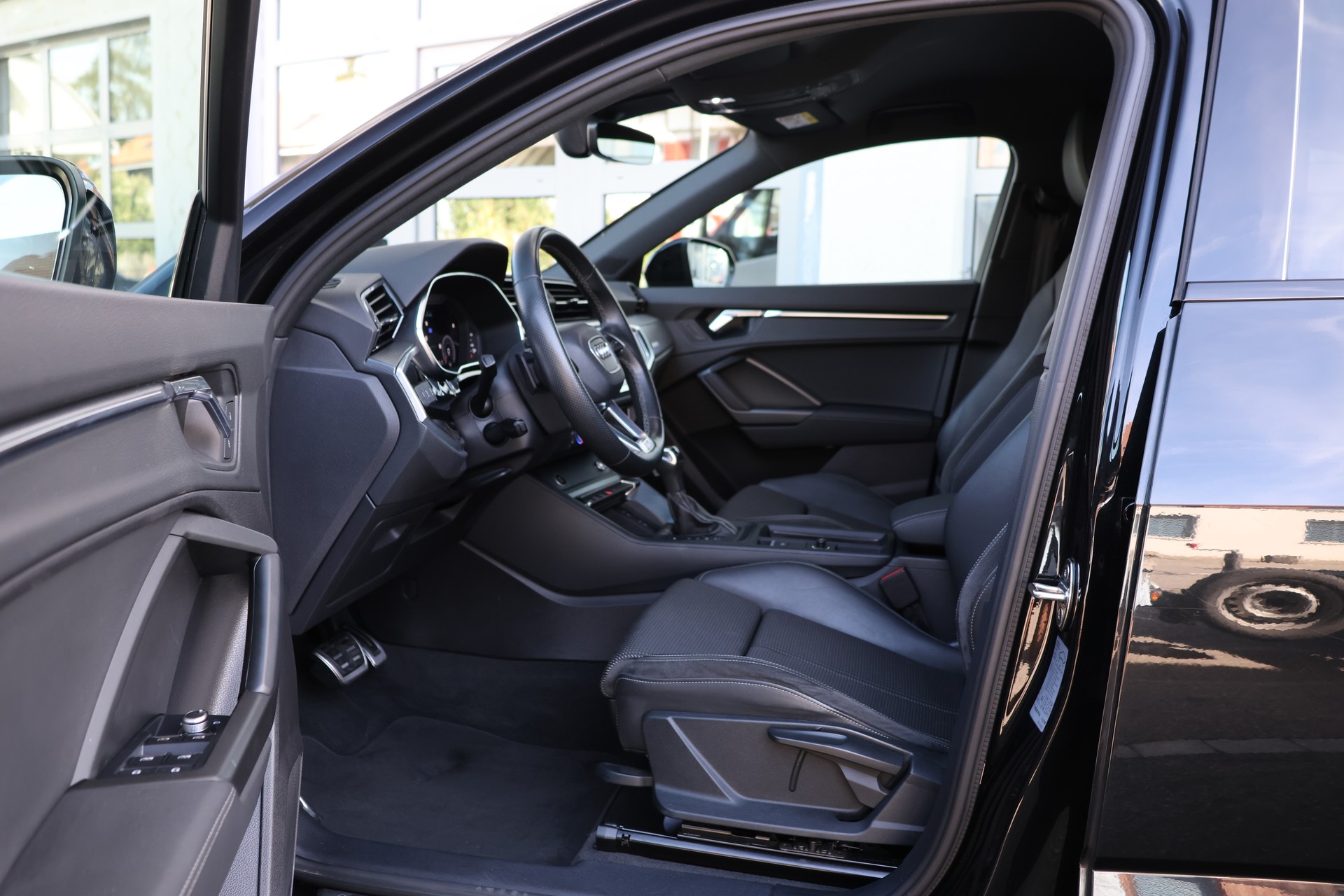AUDI Q3 Sportback 40 TDI S line Attraction quattro S-tronic (CH)-image-7